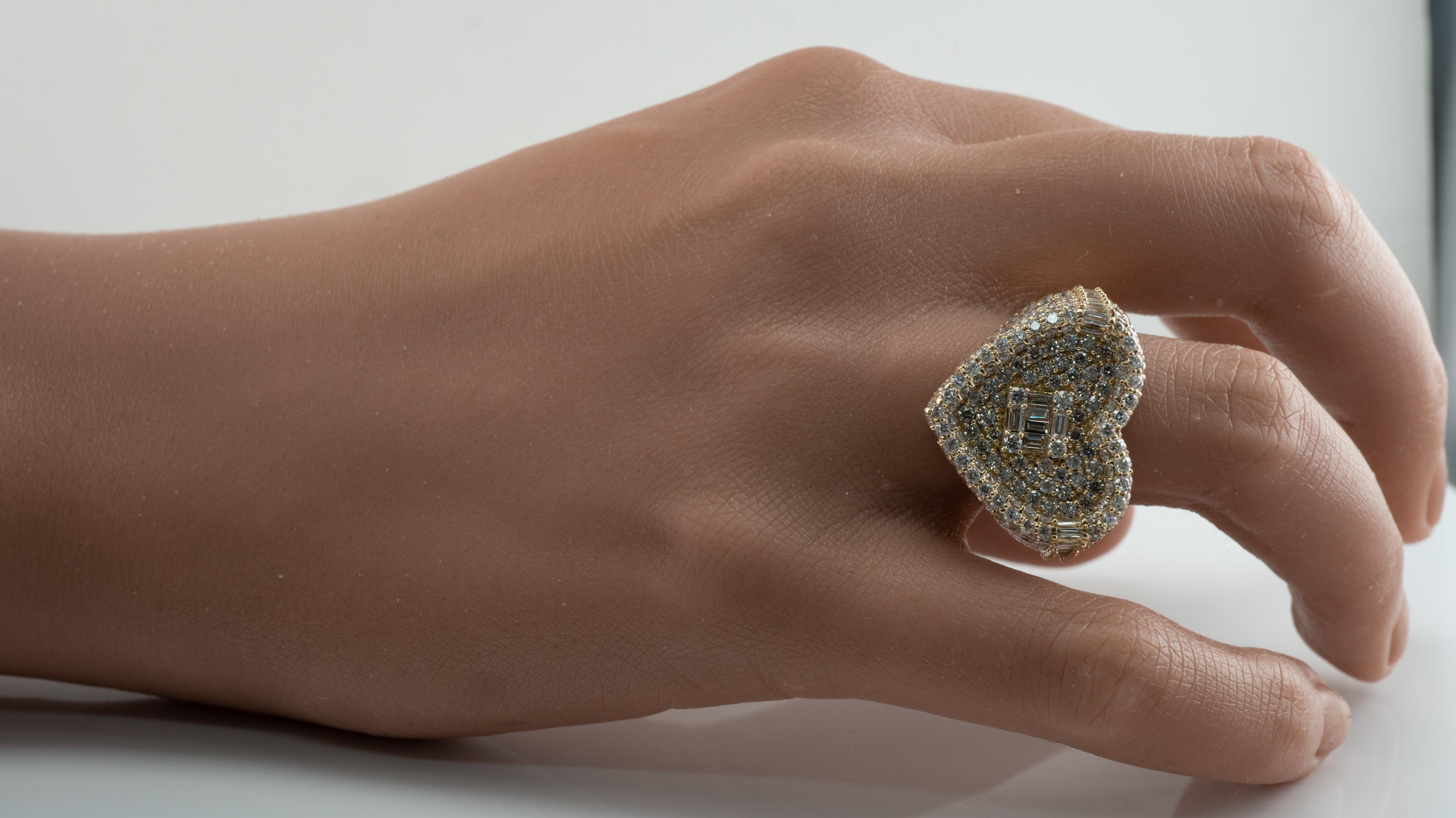Herz Natürlicher Diamantring 14K Gold 3,74 Karat von Yashar Jewelry im Angebot 5