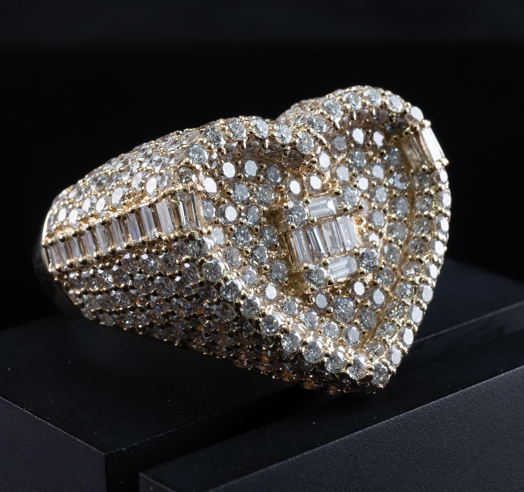 Herz Natürlicher Diamantring 14K Gold 3,74 Karat von Yashar Jewelry im Angebot 7