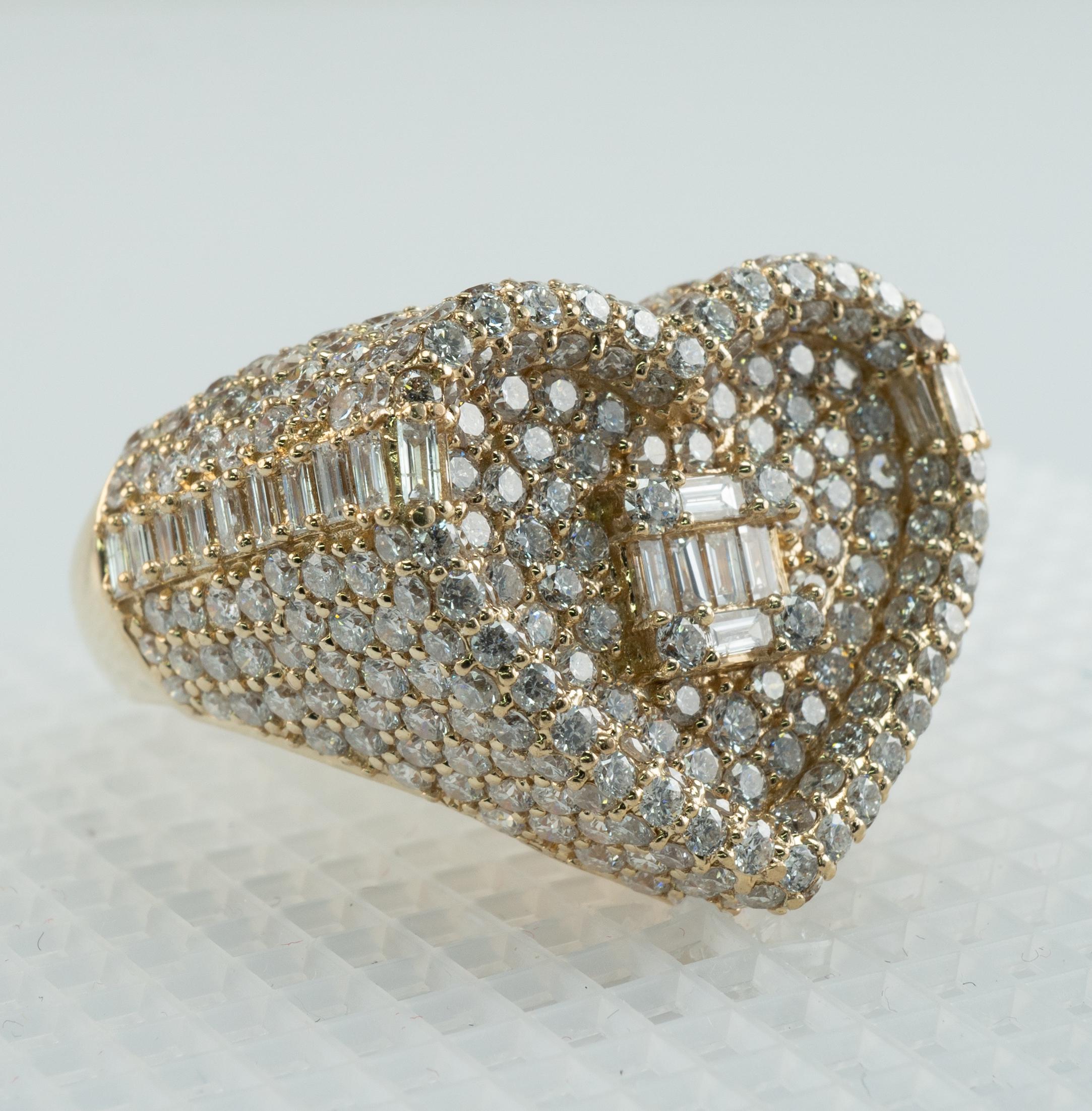 Taille ronde Bague cœur naturel en or 14 carats de 3,74 carats par Yashar Jewelry en vente