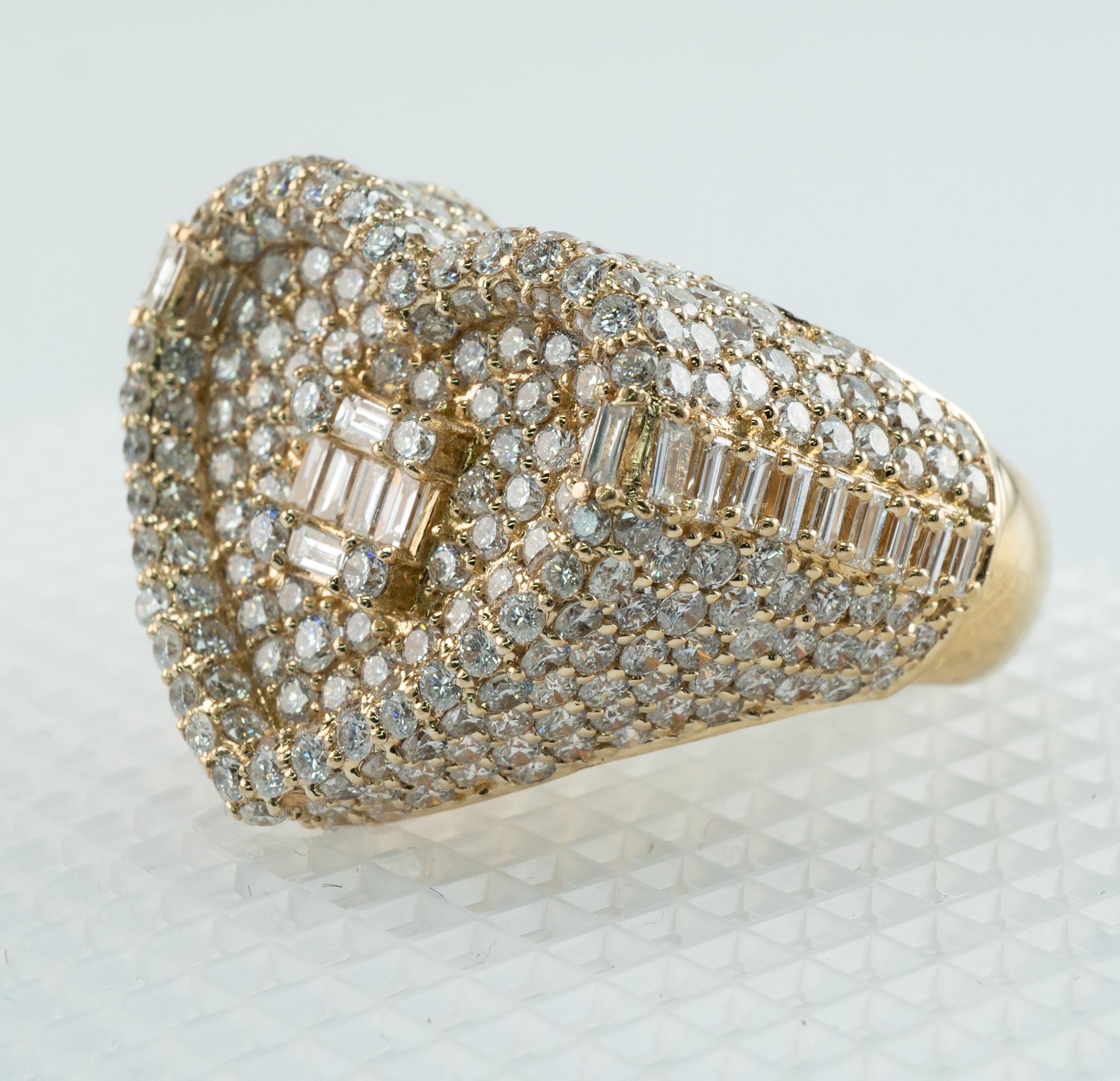 Herz Natürlicher Diamantring 14K Gold 3,74 Karat von Yashar Jewelry im Zustand „Gut“ im Angebot in East Brunswick, NJ