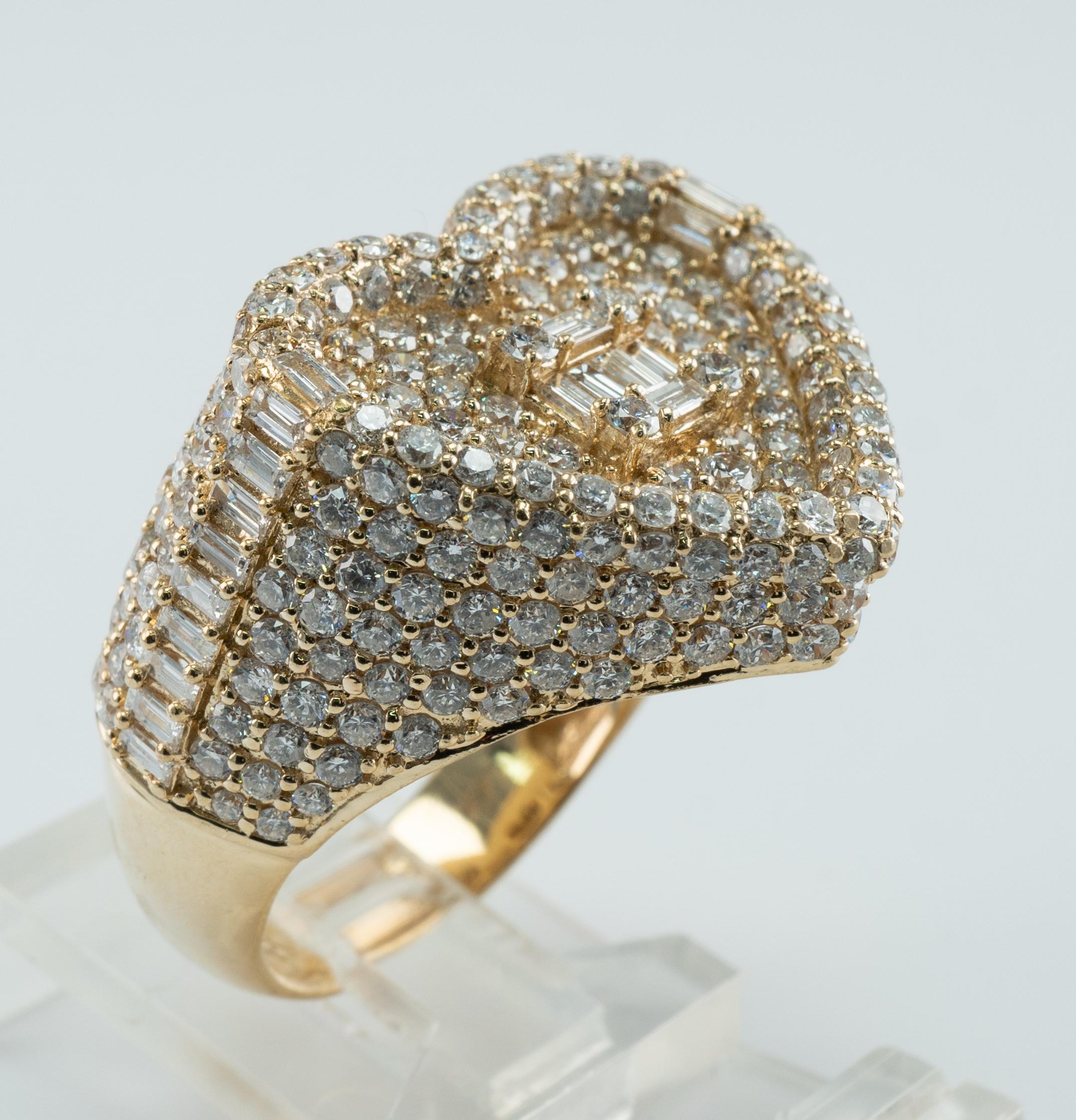 Bague cœur naturel en or 14 carats de 3,74 carats par Yashar Jewelry en vente 3