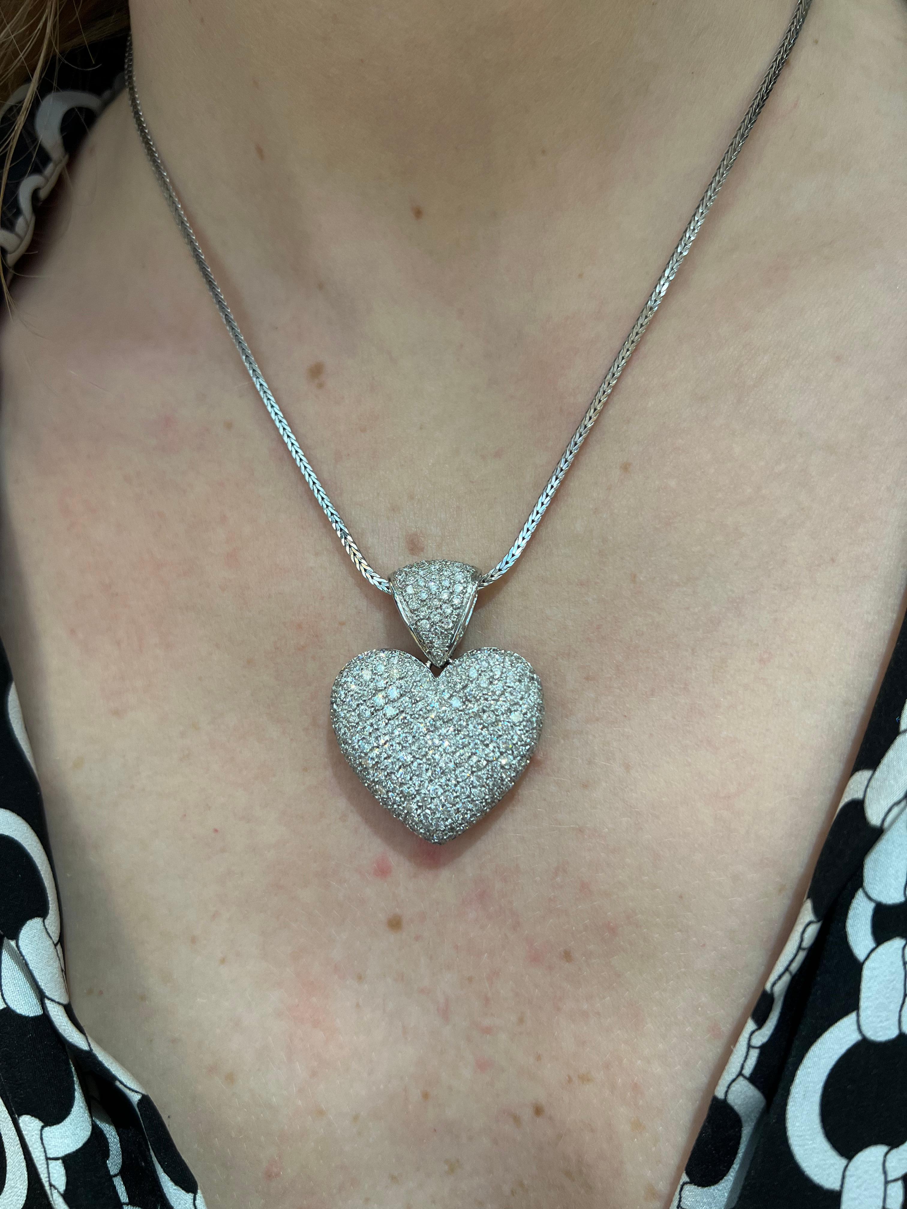 Heart Necklace in diamonds (Approx. 7 carats) and white Gold In Excellent Condition For Sale In Monte Carlo, MC