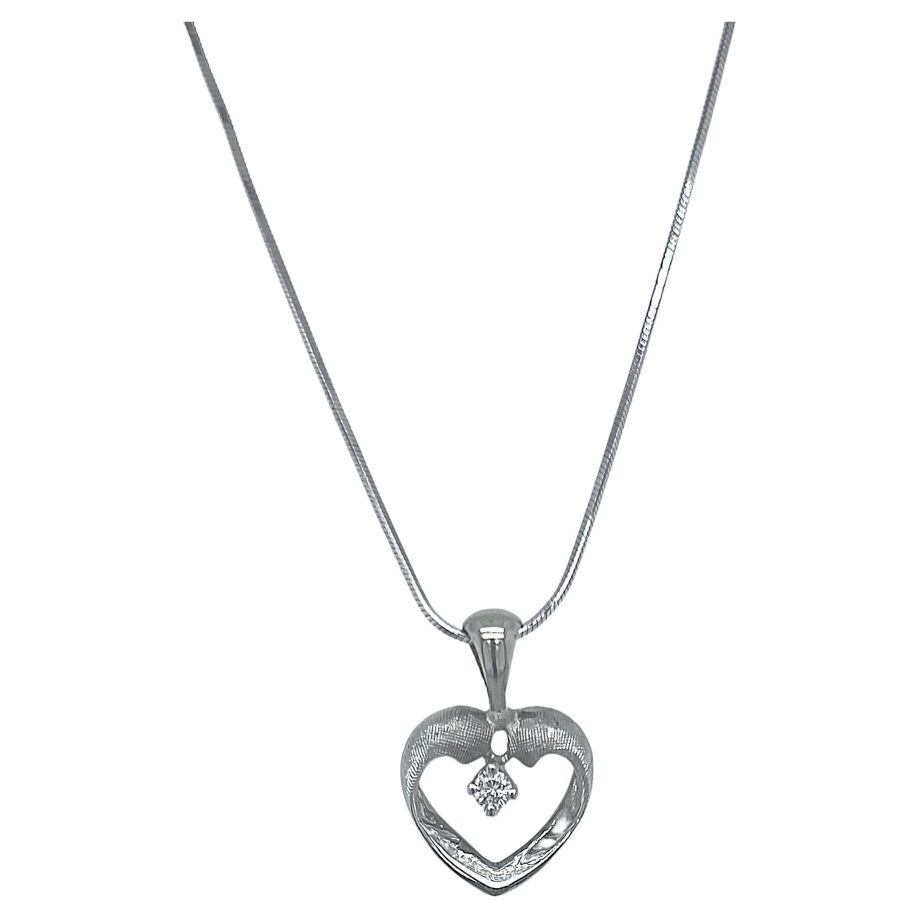 Classic Diamond Heart Necklace in White Gold For Sale at 1stDibs