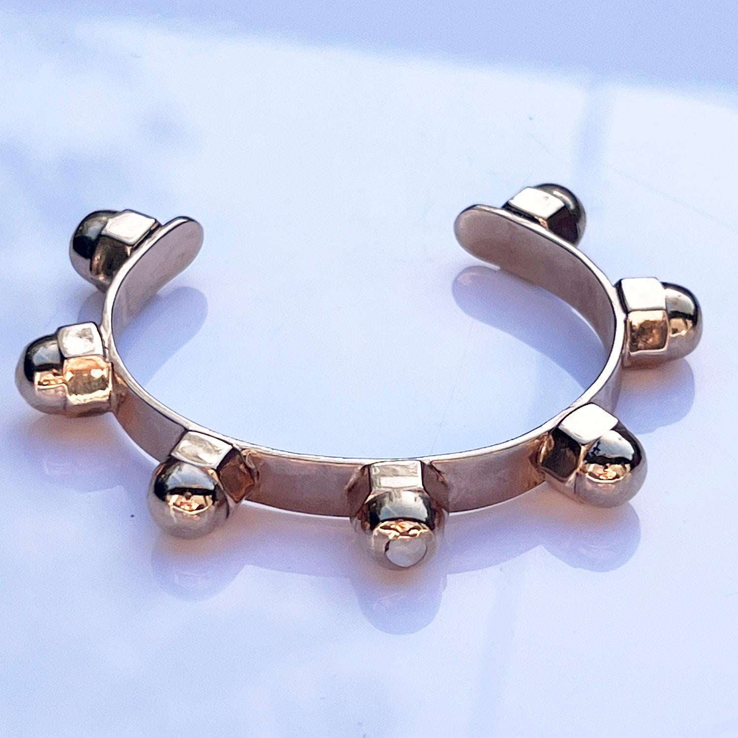 Bracelet manchette à clous Opale en forme de coeur Bronze J Dauphin Pour femmes en vente