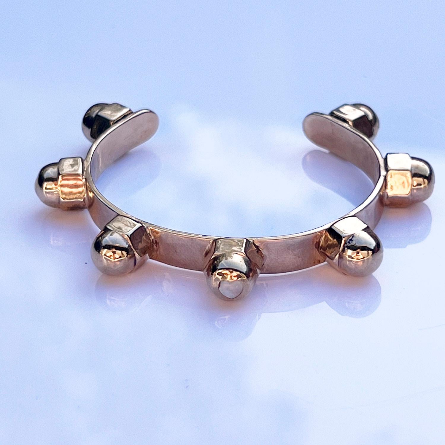 Bracelet manchette à clous Opale en forme de coeur Bronze J Dauphin en vente 1