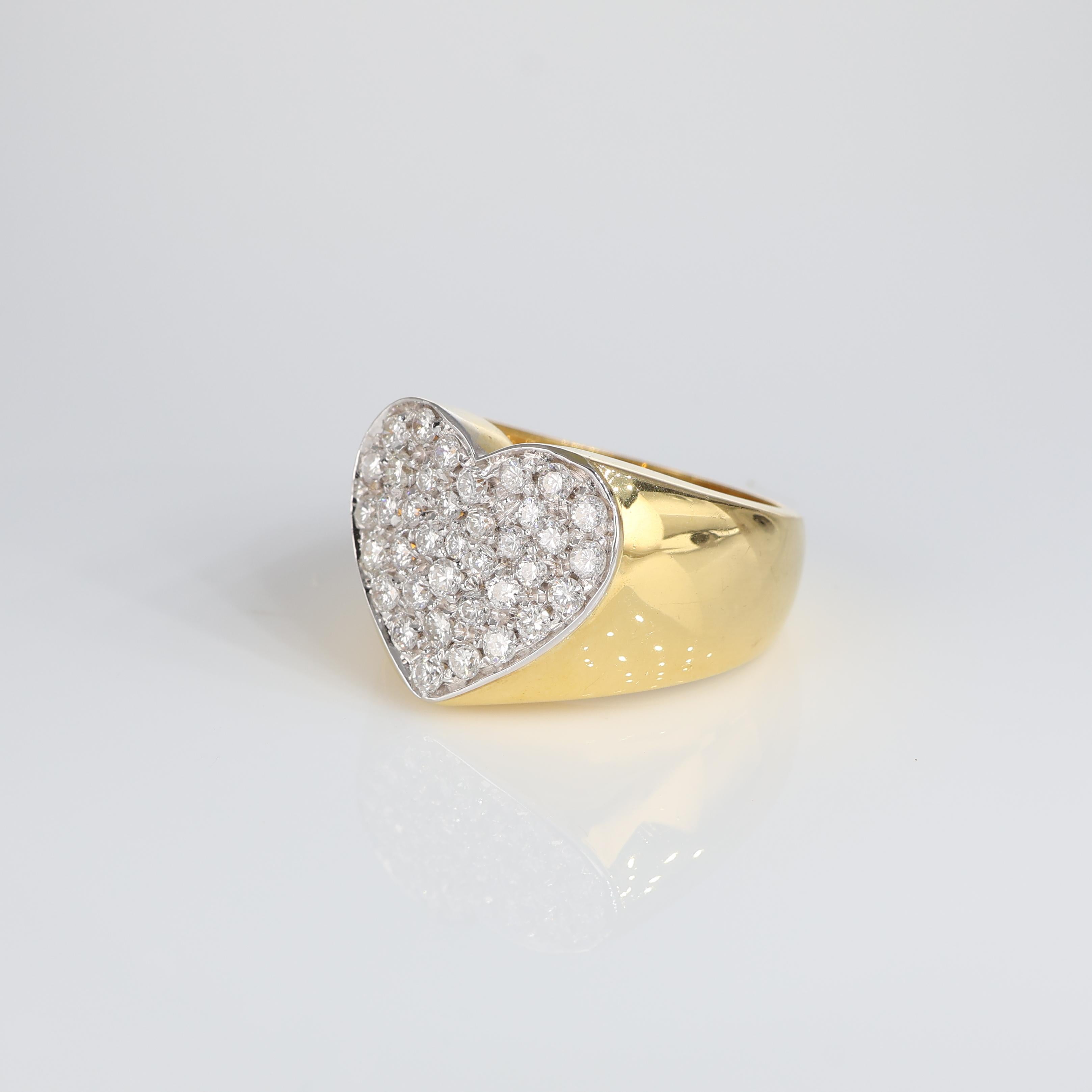 Brilliant Cut Heart Pavé White Diamond Vintage Band Ring, 1.10 Carats, Yellow Gold For Sale