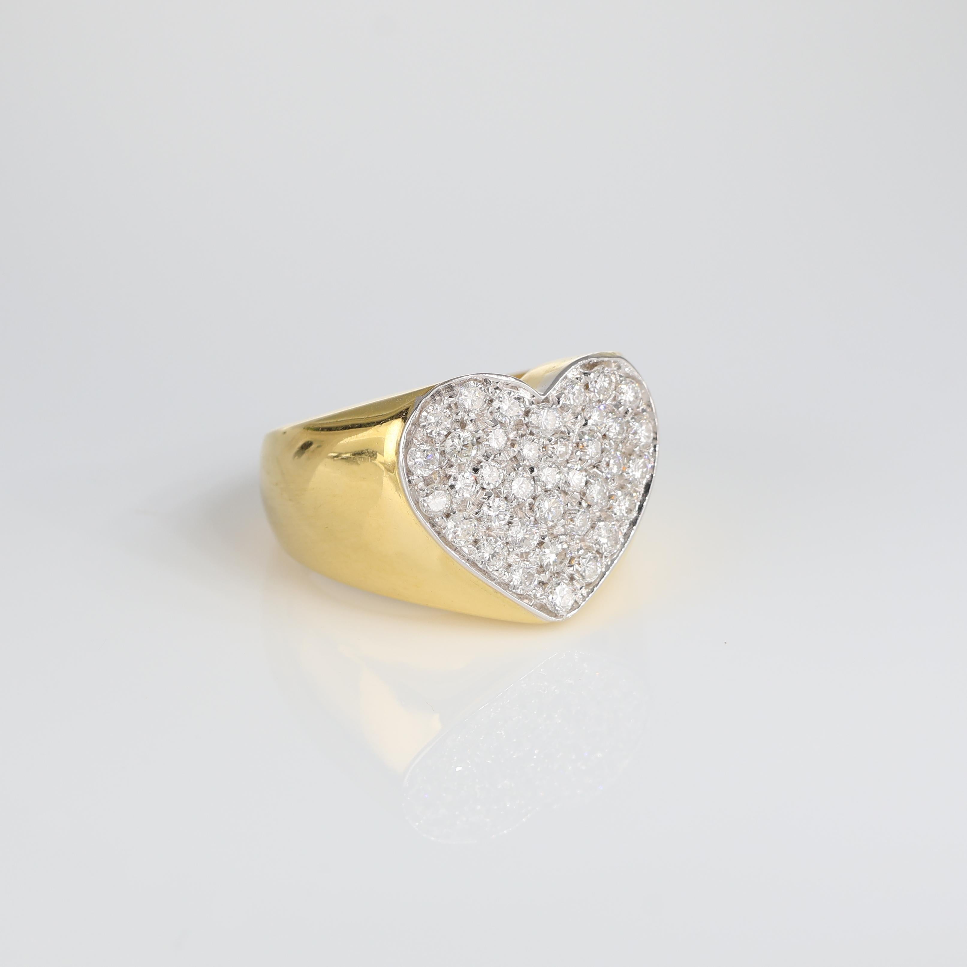Heart Pavé White Diamond Vintage Band Ring, 1.10 Carats, Yellow Gold In New Condition For Sale In Bergamo, BG