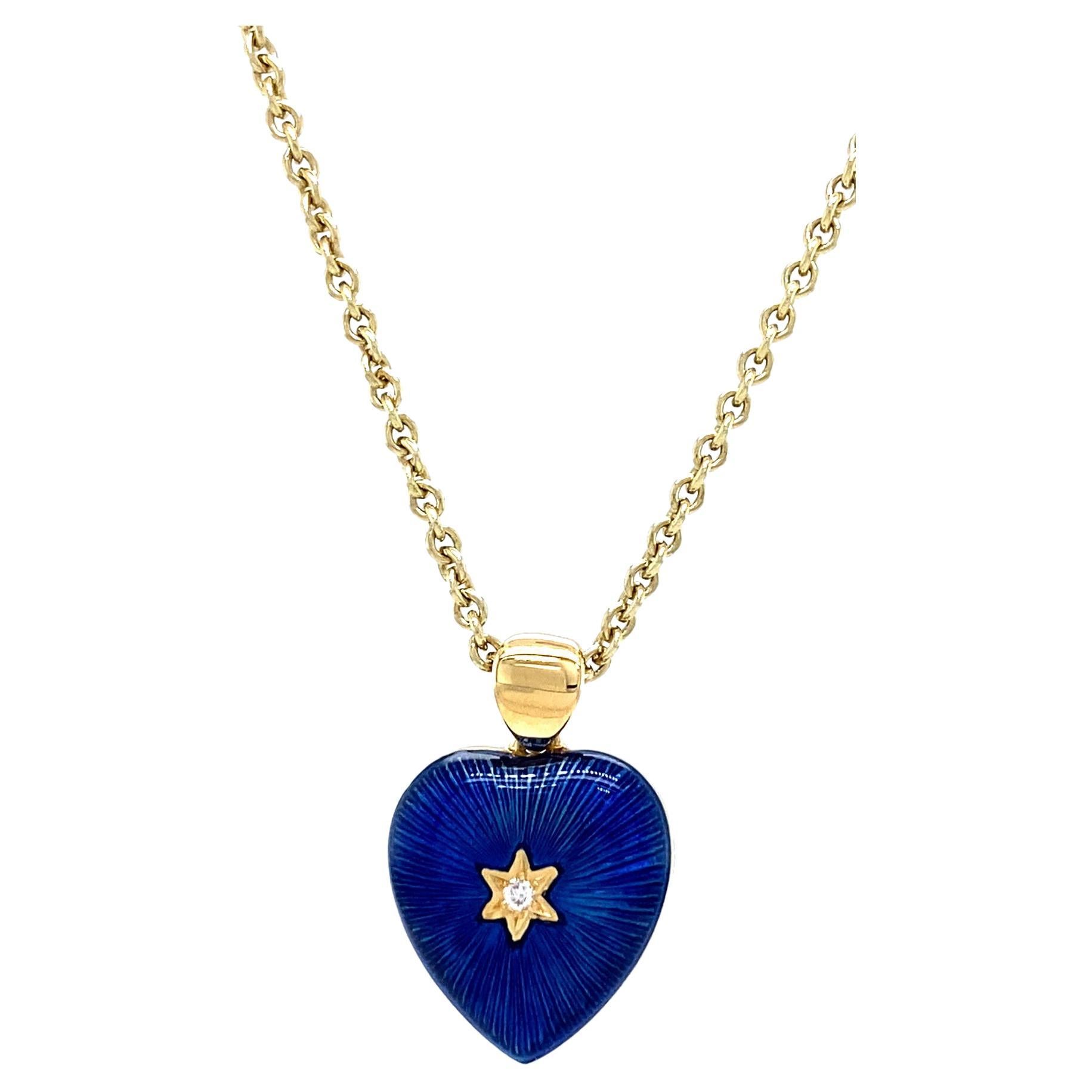 Collier pendentif Victor Mayer en forme de cœur bicolore Or jaune 18 carats, émail vitreux bleu foncé et bleu clair, 2 diamants, total 2,02 ct, G VS, mesures app. 11,8 mm x 13,0 mm

A propos du créateur Victor Mayer
Victor Mayer est
