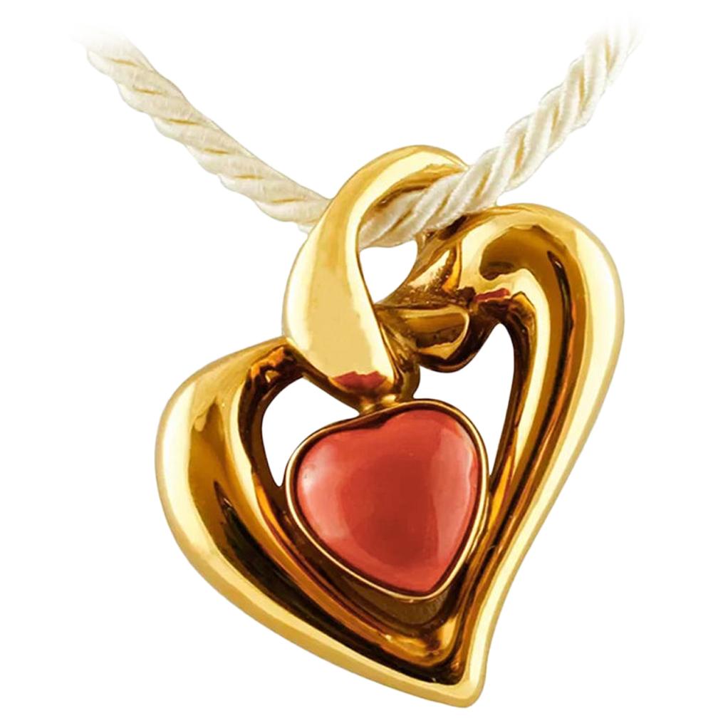 Heart Pendant in 18 Karat Yellow Gold and Rubrum Coral For Sale