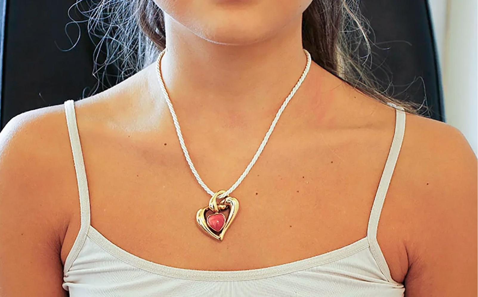 Heart Cut Heart Pendant in 18 Karat Yellow Gold and Rubrum Coral For Sale