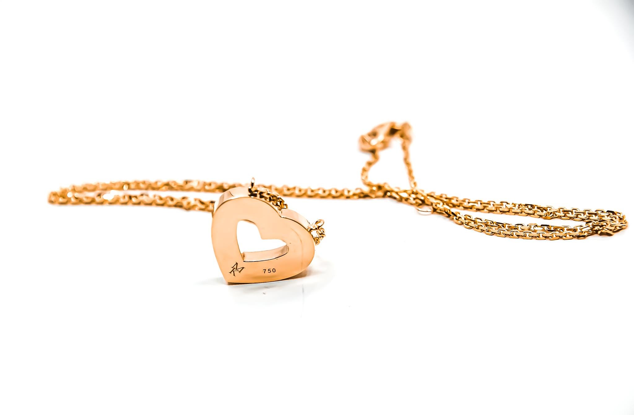 Romantic Heart Pendant Necklace in 18kt Rose Gold For Sale