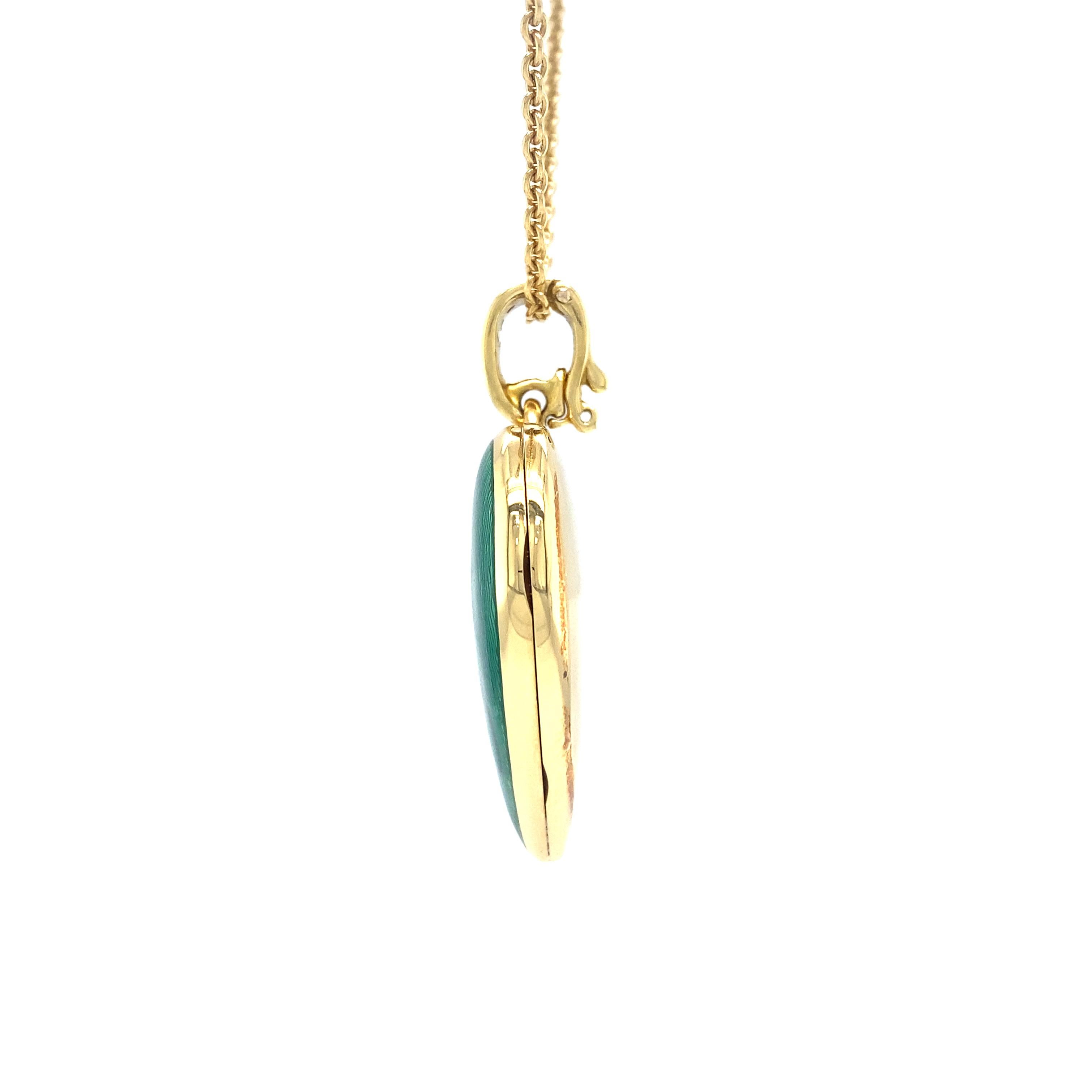 Women's Heart Pendant Locket 18k Yellow Gold Emerald Green Enamel 3 Diamonds 0.03ct For Sale