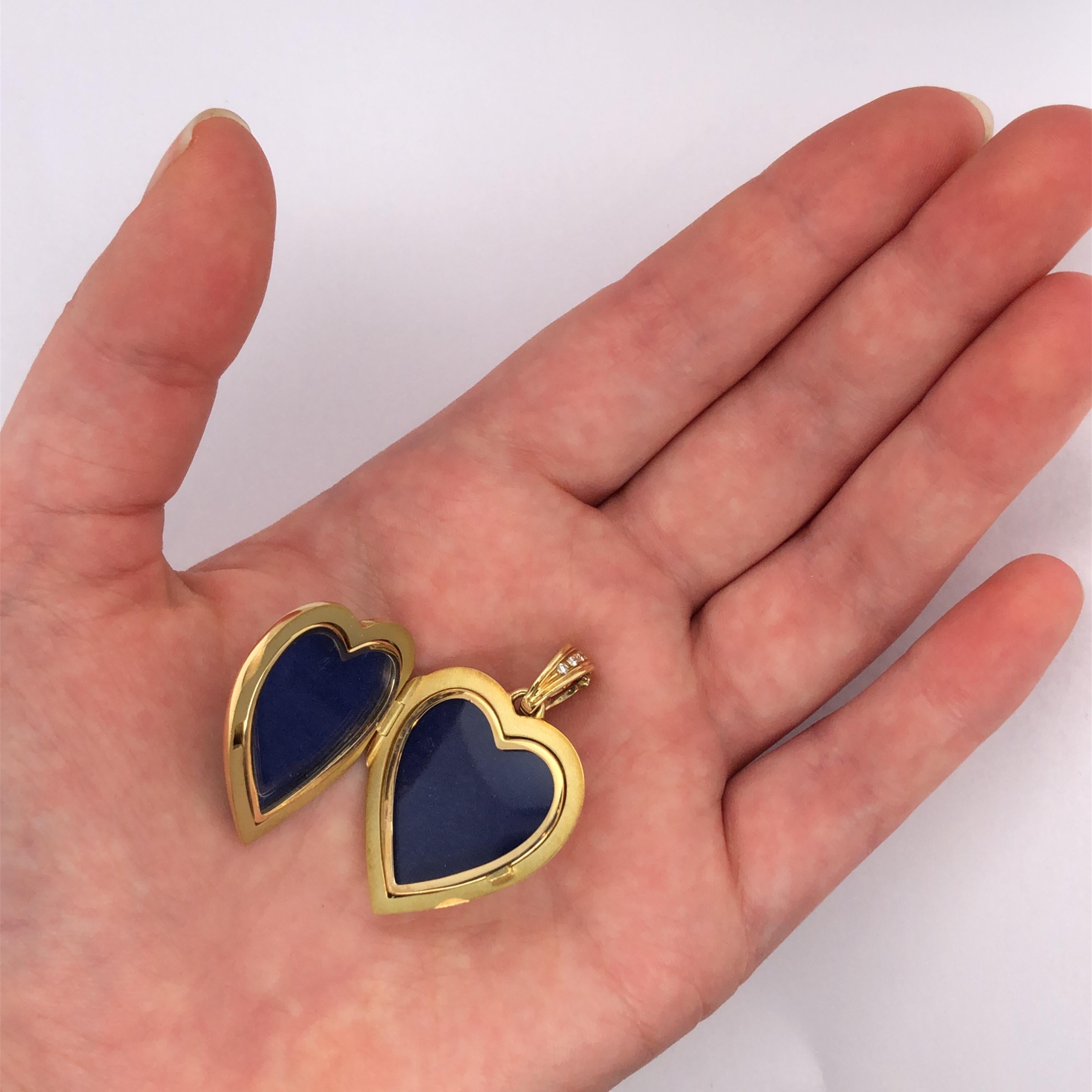 Heart Pendant Locket 18k Yellow Gold Emerald Green Enamel 3 Diamonds 0.03ct For Sale 2