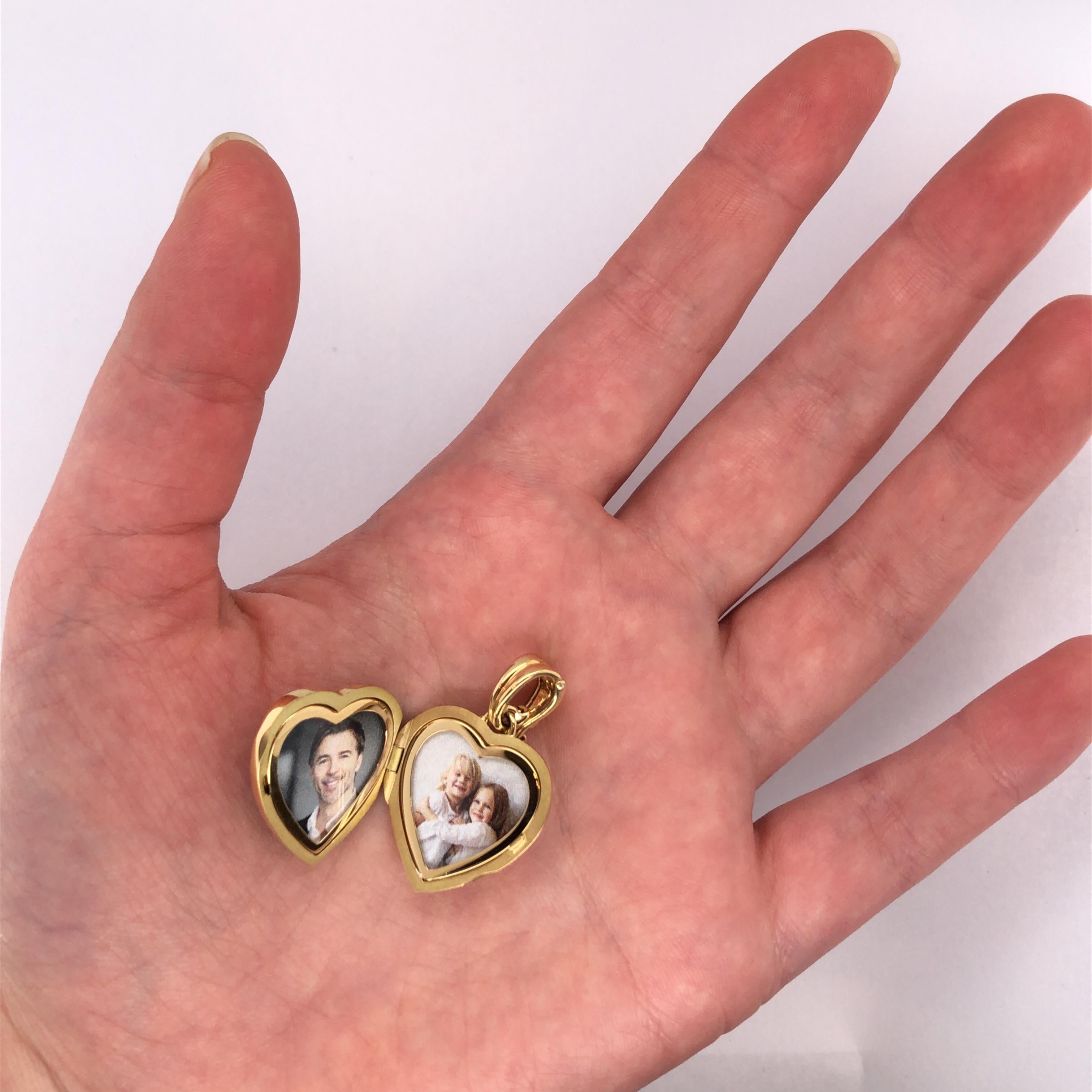 Collier médaillon pendentif cœur en or jaune 18 carats, émail bleu et 6 diamants 0,12 carat H VS en vente 3