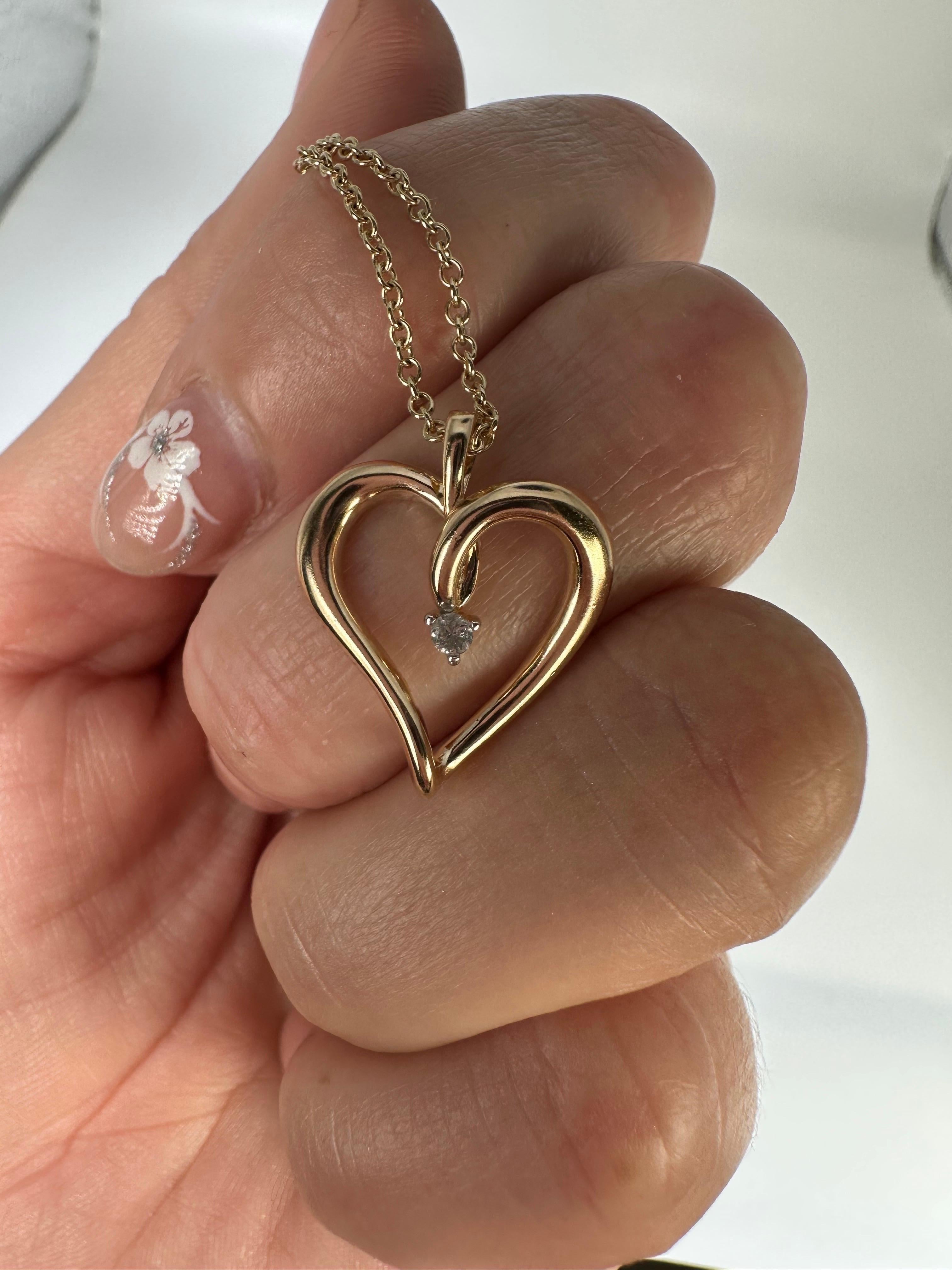 Heart Pendant Necklace 14 Karat Yellow Gold Dainty Heart Necklace Solitaire In New Condition For Sale In Jupiter, FL