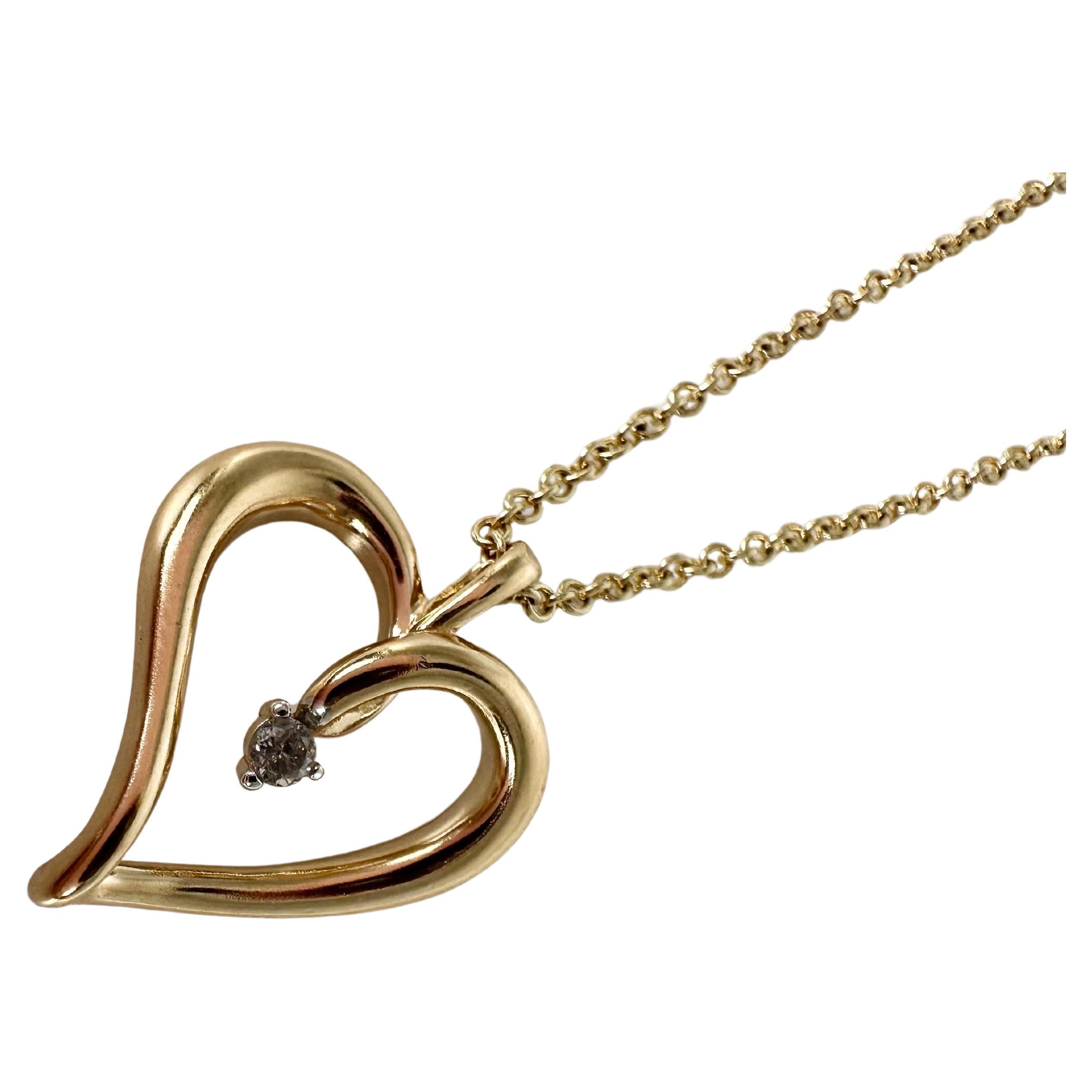 Collier à pendentifs en forme de coeur Or jaune 14KT Collier à pendentifs en forme de coeur solitaire en vente