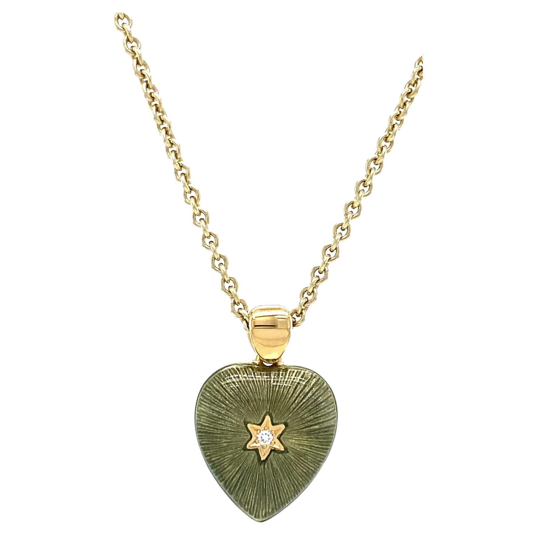 Pendentif cœur bicolore en or jaune 18 carats, émail vert/jaune et 2 diamants 2,02 carats en vente