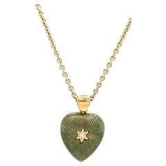 Pendentif cœur bicolore en or jaune 18 carats, émail vert/jaune et 2 diamants 2,02 carats