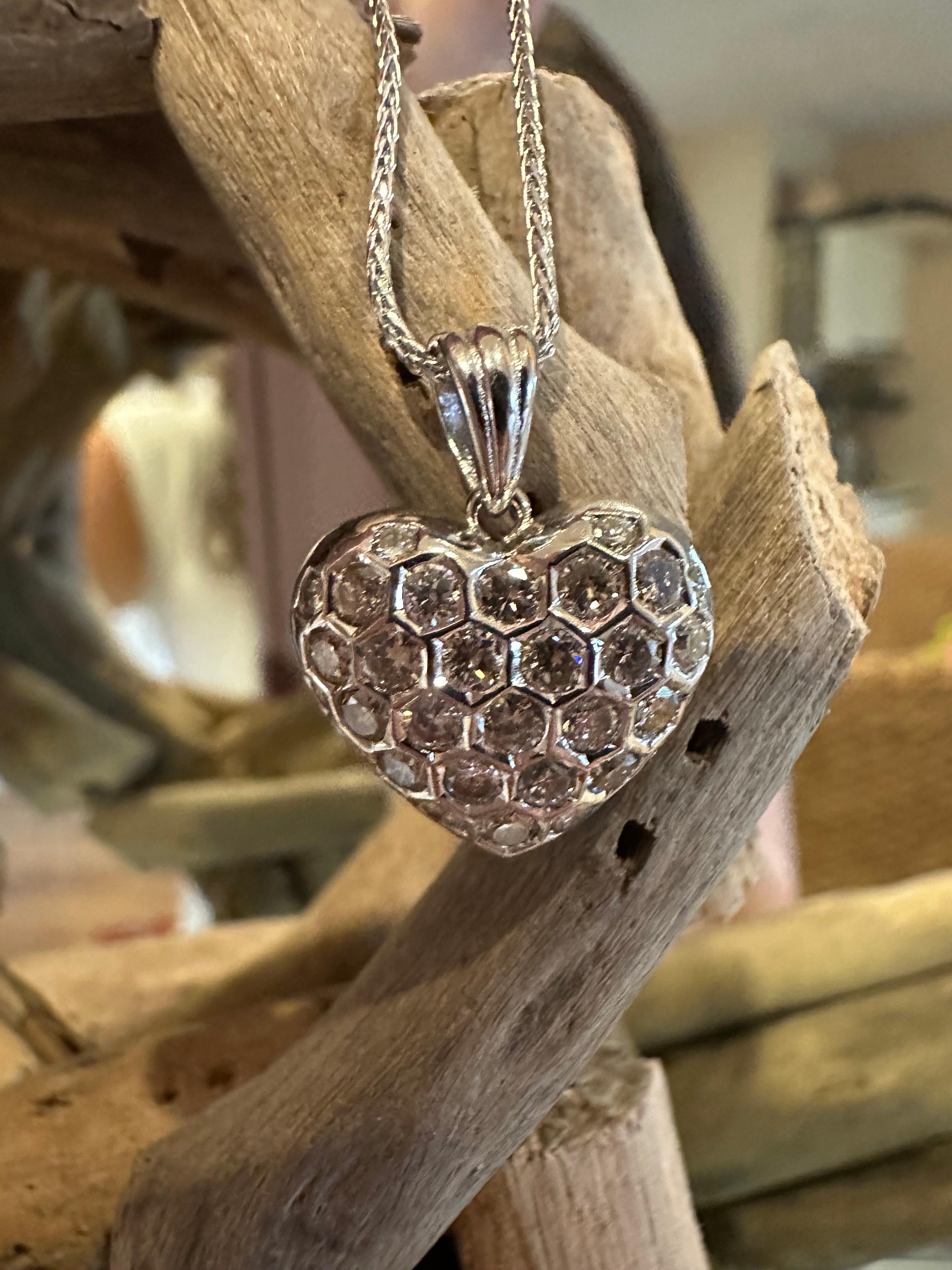 Women's or Men's Heart Pendant necklace 18KT 1ct of diamonds VS certified For Sale