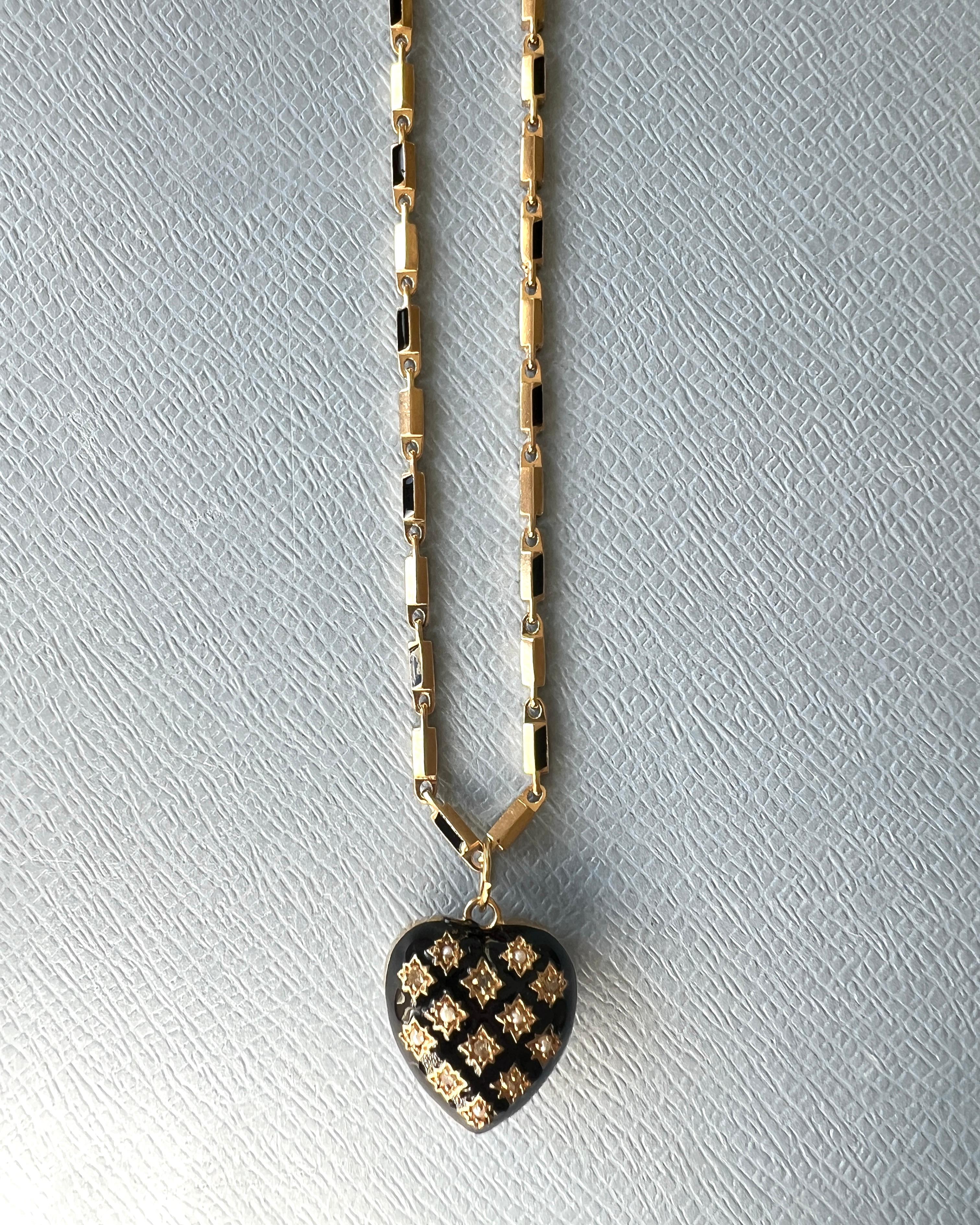 Collana con ciondolo a cuore con diamante bianco in stile vittoriano in vendita 5