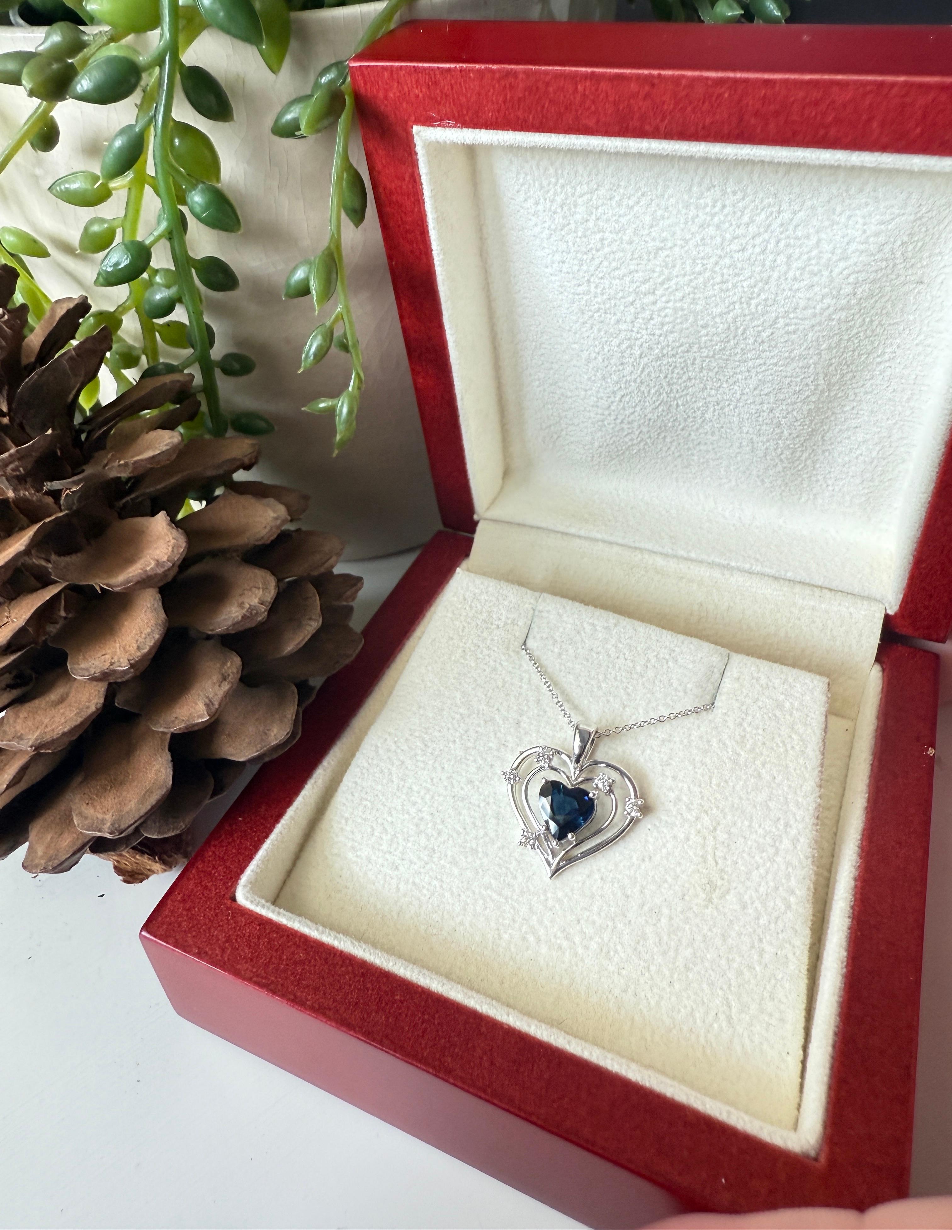 Heart Pendant with Heart Cut Sapphire and Diamonds in White Gold In New Condition For Sale In ประเวศ, TH