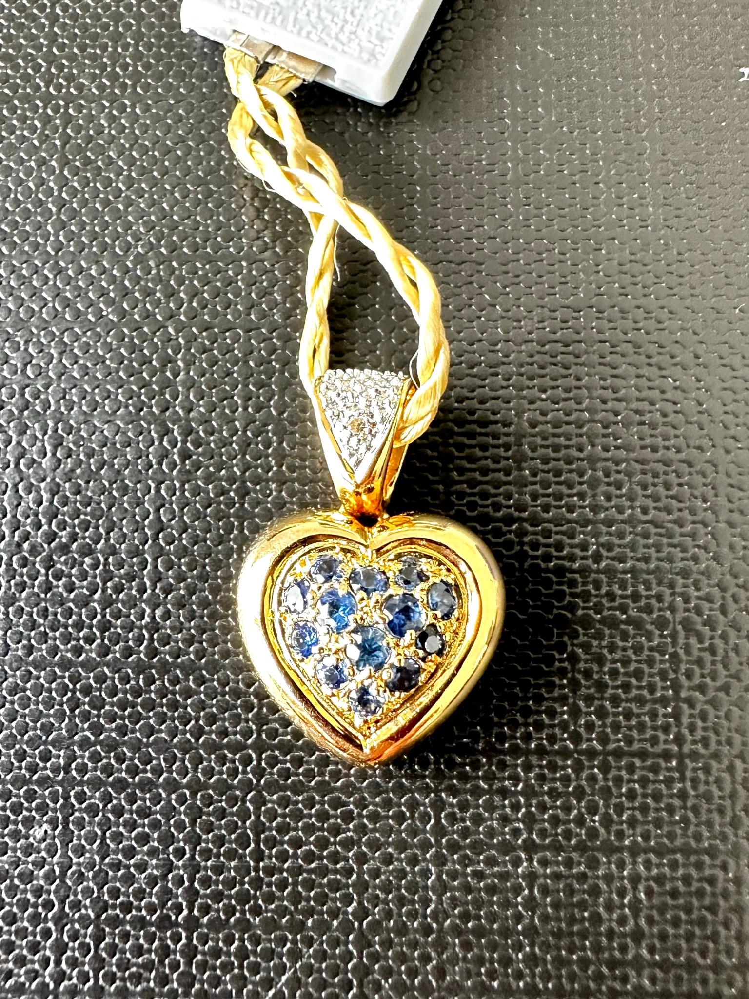 Heart Pendant Yellow and White Gold with Diamonds and Sapphires In Good Condition For Sale In Esch-Sur-Alzette, LU