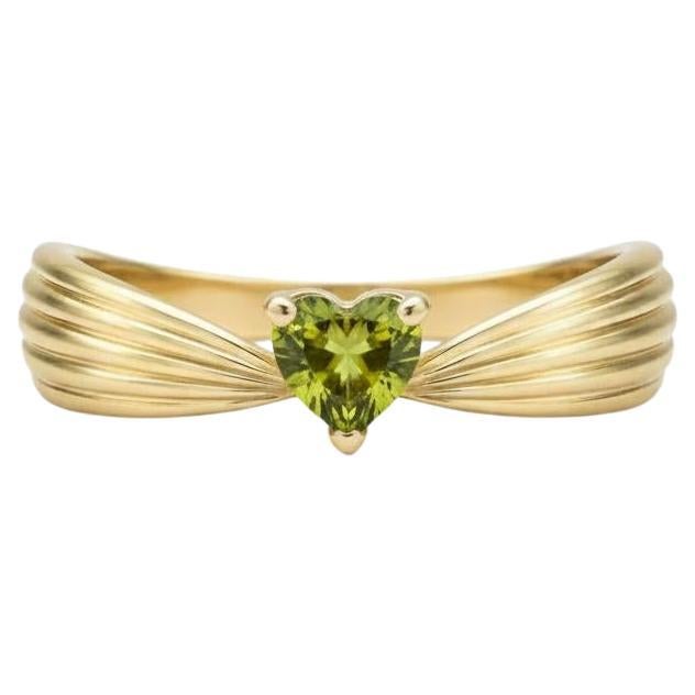 En venta: Anillo corazón de peridoto en oro de 14k