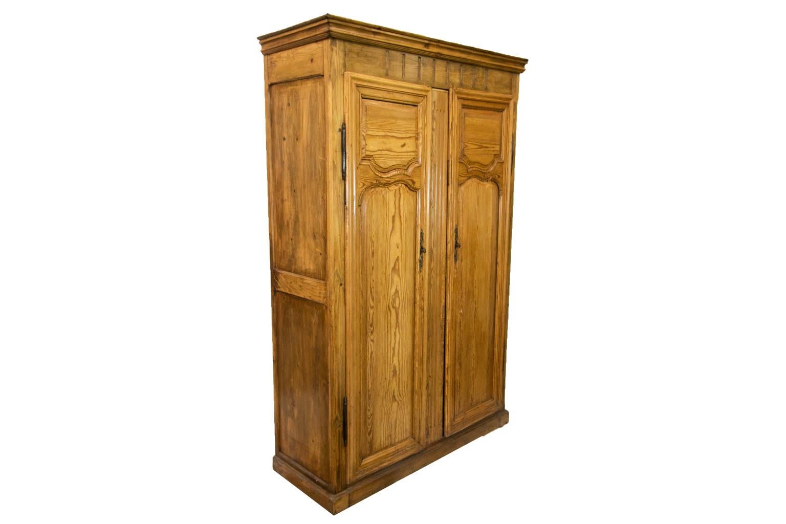 Mid-19th Century Heart Pine Armoire For Sale