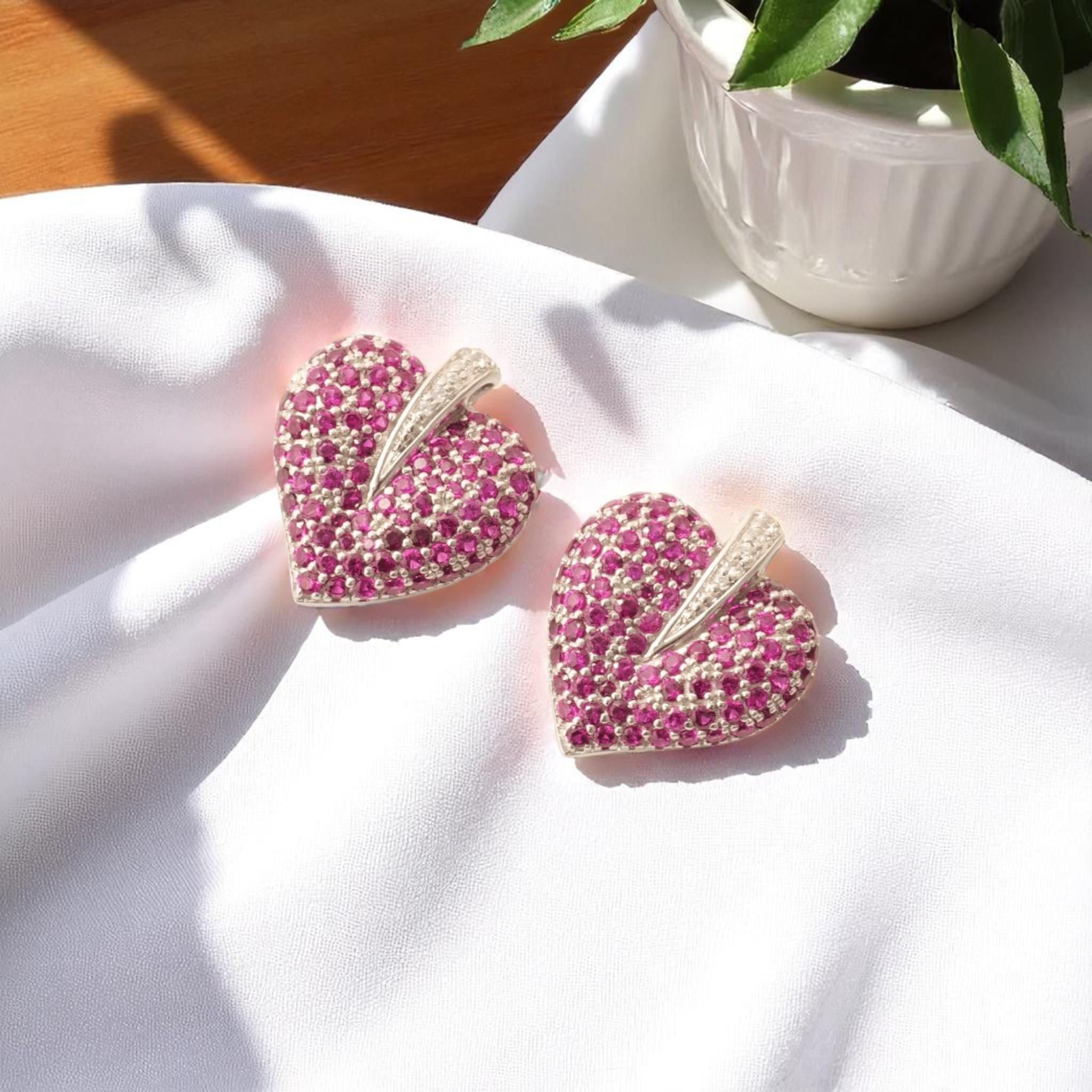 Orecchini con zaffiro rosa cuore e diamante in oro massiccio 14 carati (certificati) In condizioni Nuovo in vendita a New Delhi, DL