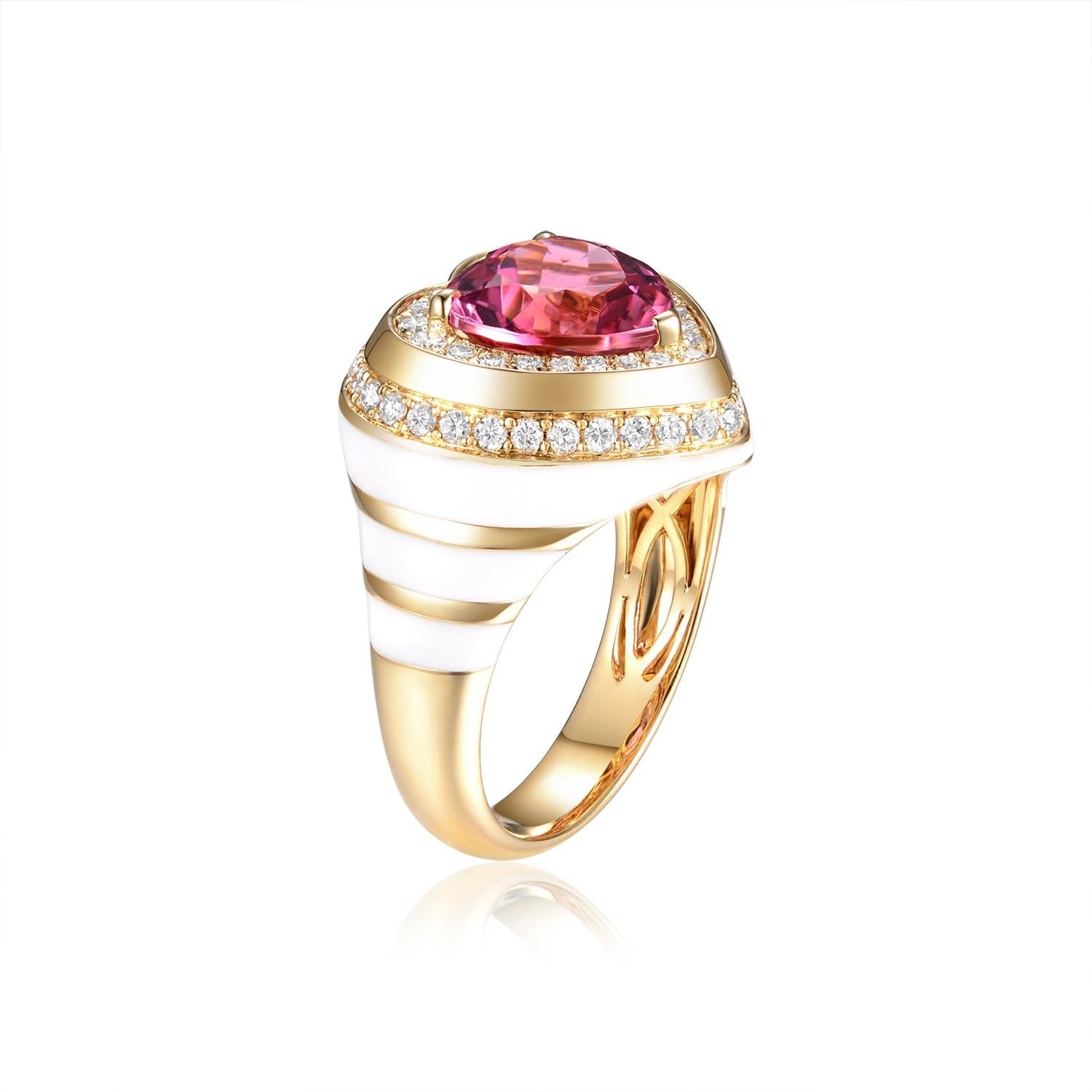 Ammira la squisita bellezza del nostro anello con tormalina a forma di cuore in oro giallo 18 carati, ornato da un'affascinante tormalina rosa a forma di cuore da 2,79 carati. Sapientemente tagliata per mostrare la sua naturale brillantezza e il suo