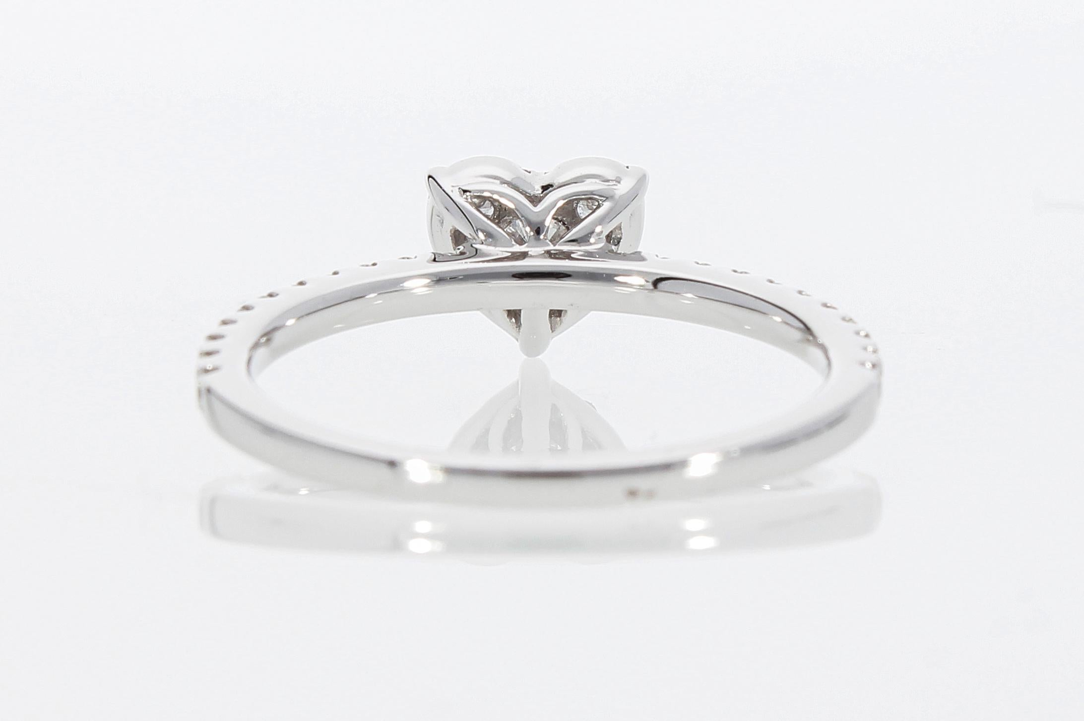 Heart Shaped Engagement Ring with 0.50 ct of Diamonds For Sale 5