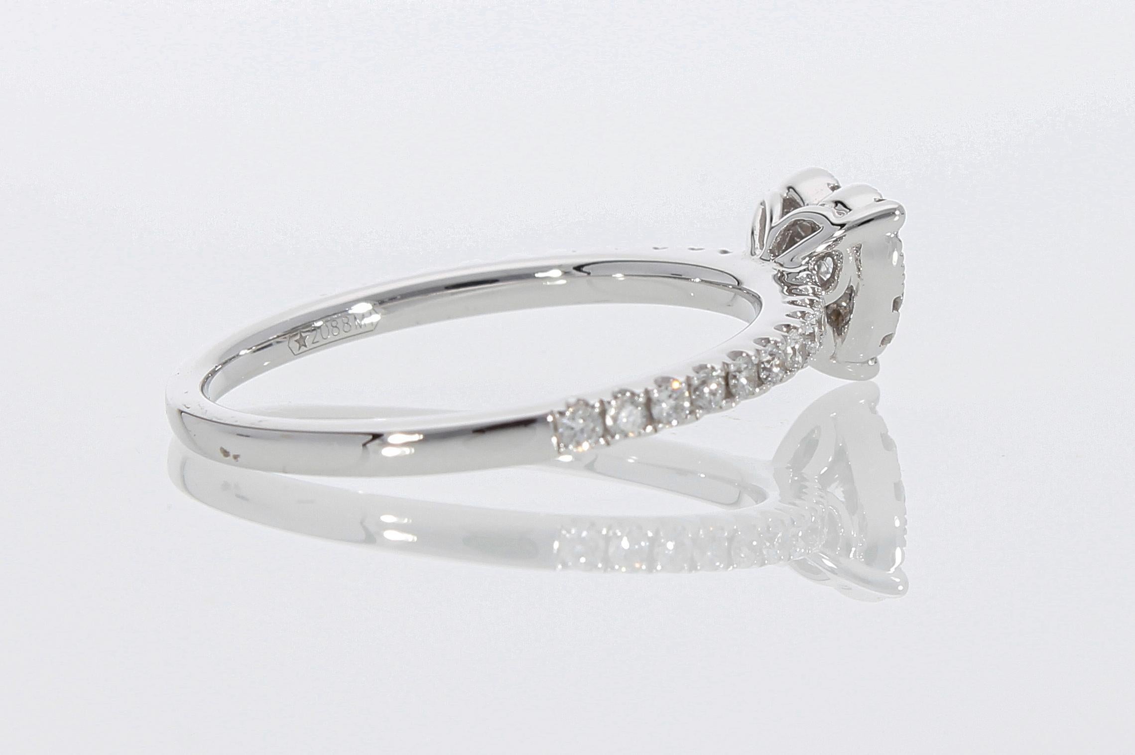 Heart Shaped Engagement Ring with 0.50 ct of Diamonds For Sale 6
