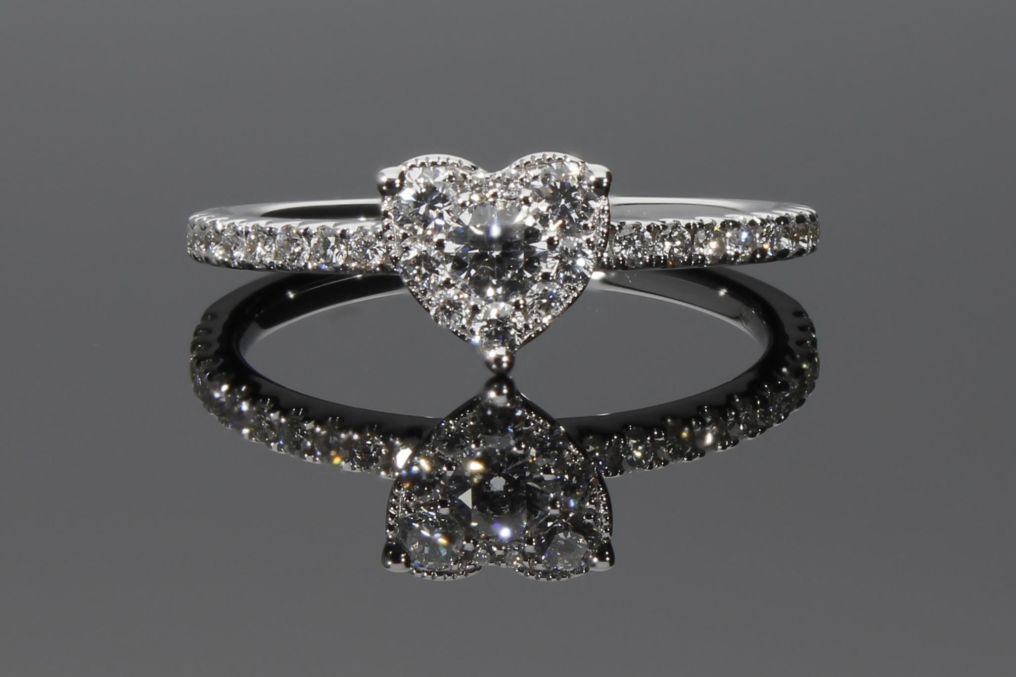 Heart Shaped Engagement Ring with 0.50 ct of Diamonds For Sale 7