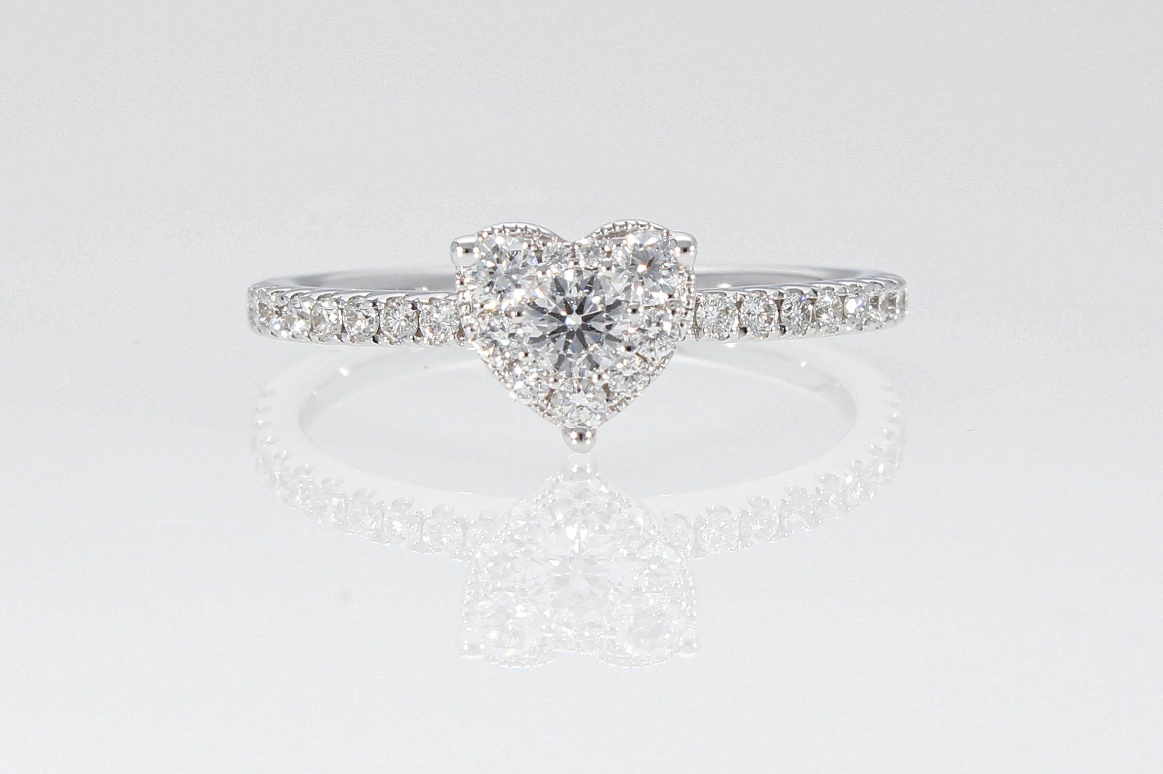 Bague de fiançailles en forme de cœur avec 0,50 carat de diamants en vente 9