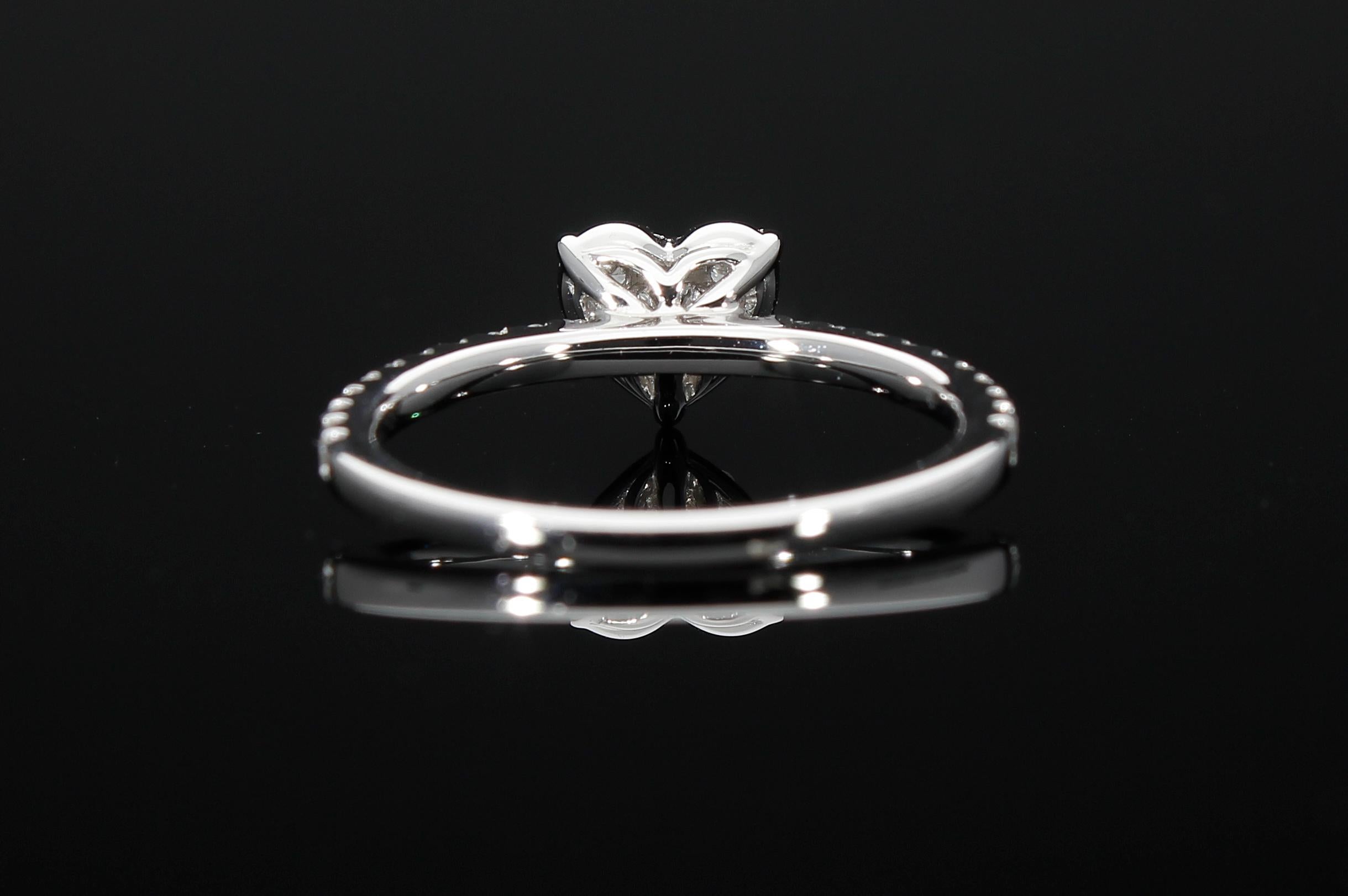 Women's Heart Shaped Engagement Ring with 0.50 ct of Diamonds For Sale