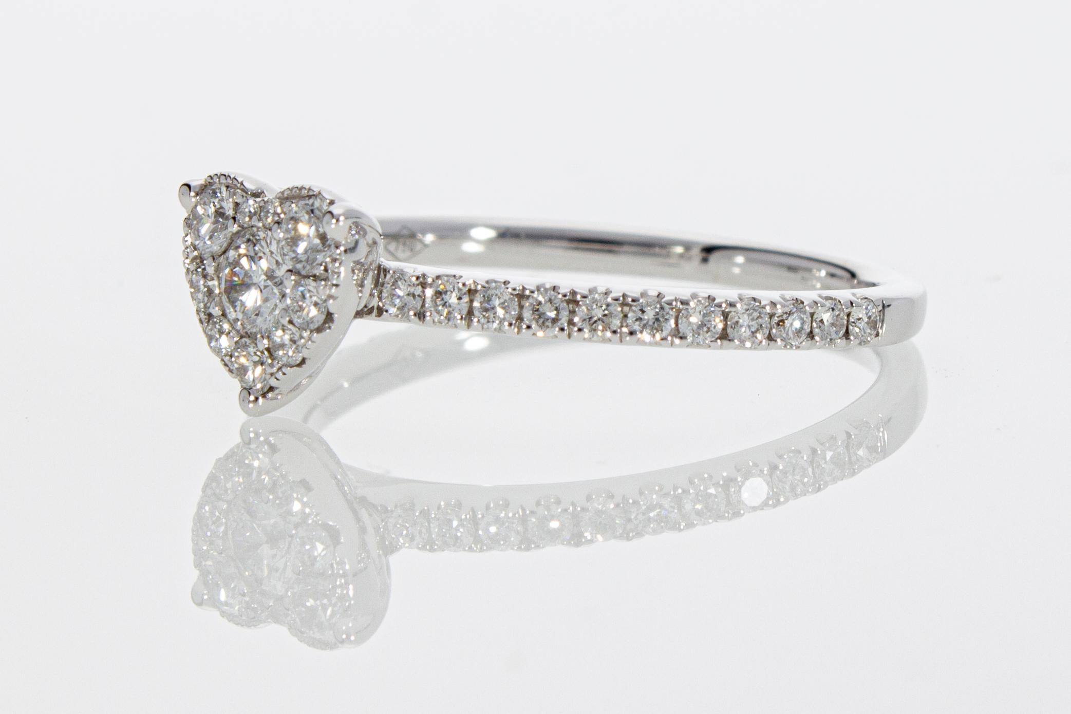 Heart Shaped Engagement Ring with 0.50 ct of Diamonds For Sale 2