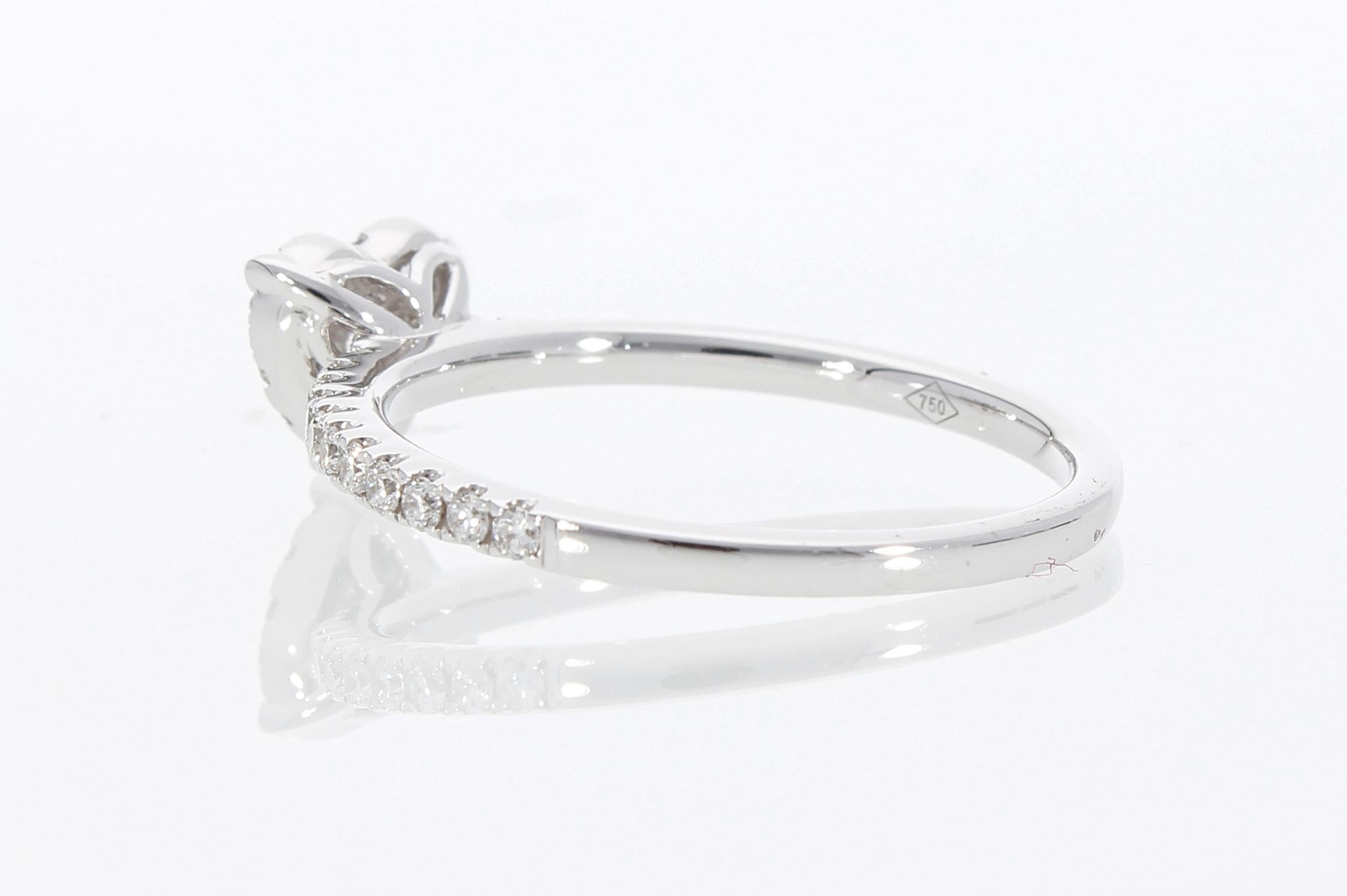 Heart Shaped Engagement Ring with 0.50 ct of Diamonds For Sale 4