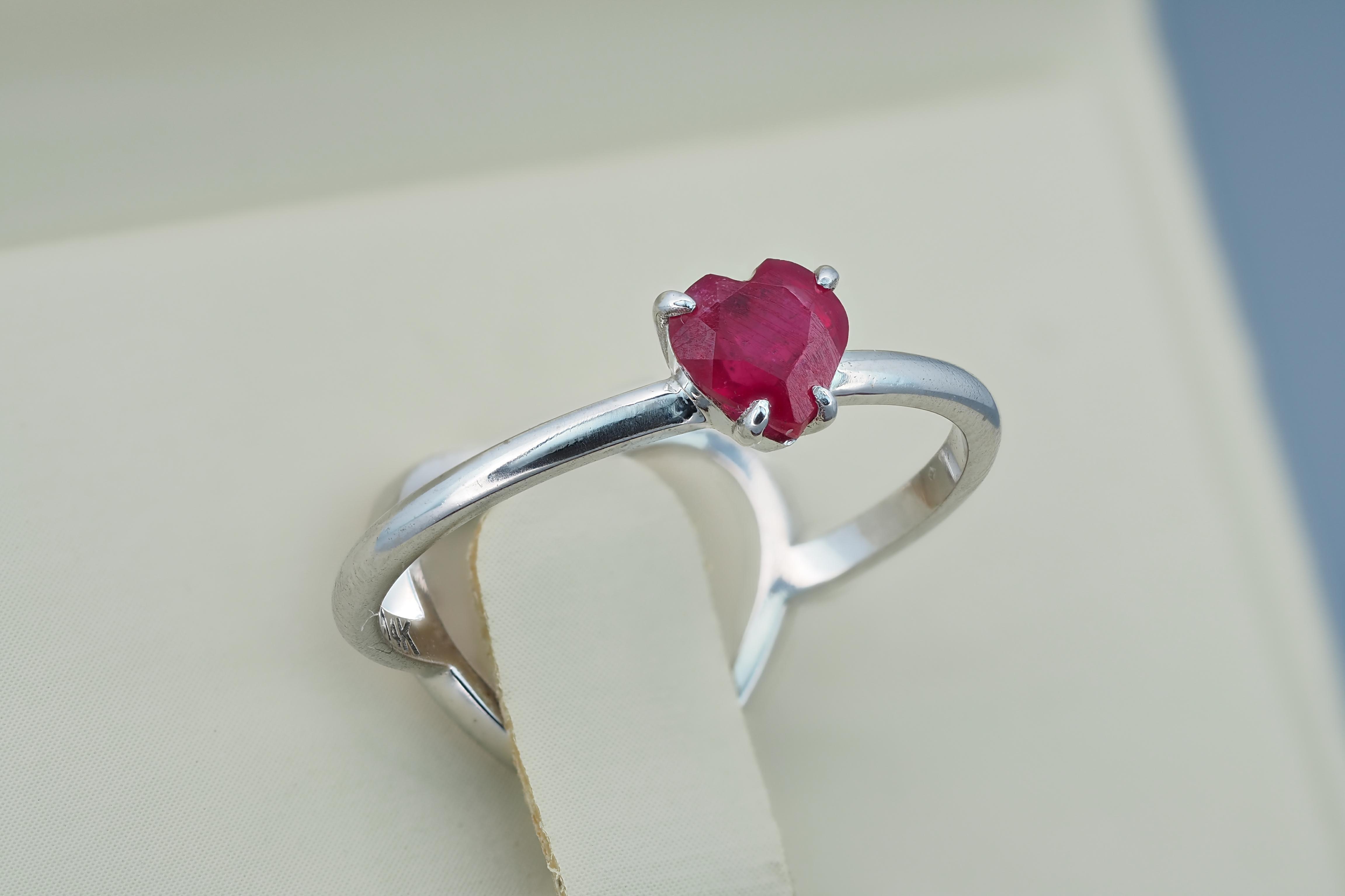 Modern Heart ruby 14k gold ring. For Sale