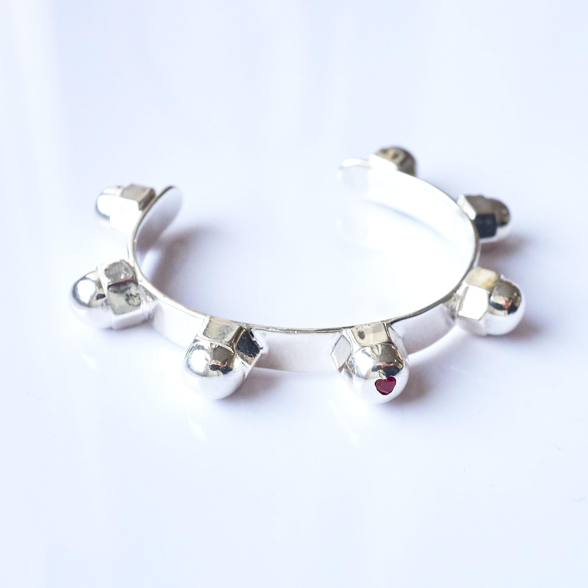 Bracciale Bangle Cuore Rubino Borchie in Argento J DAUPHIN in vendita 3