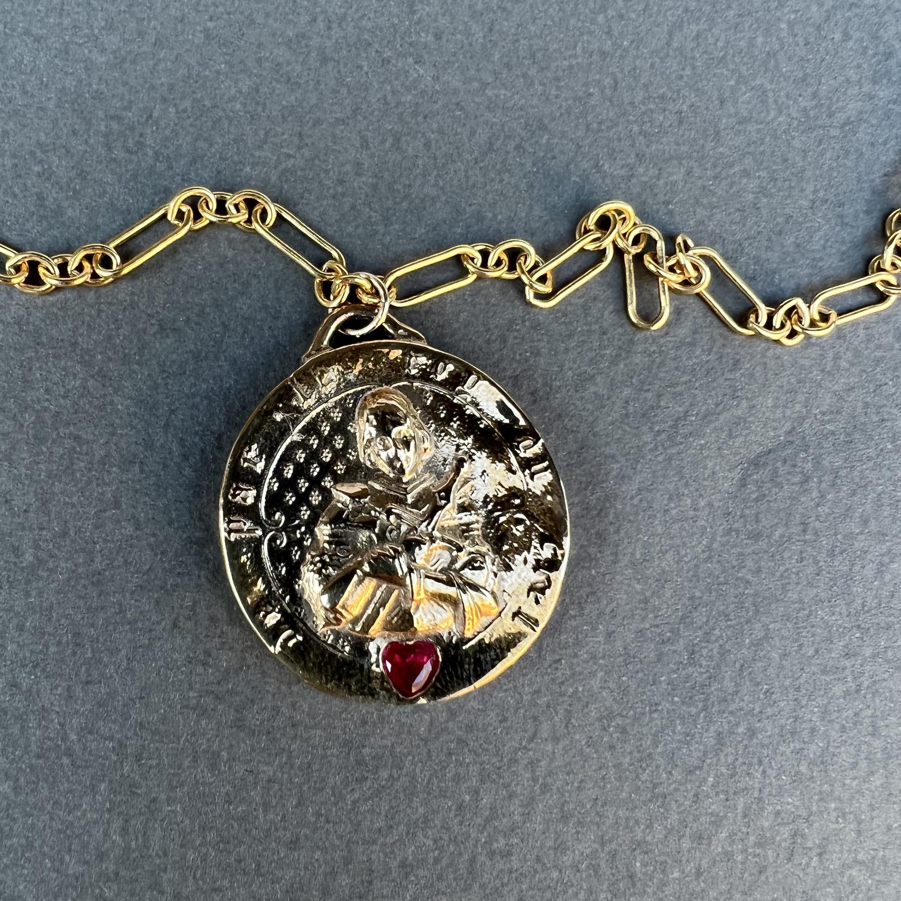 Herz-Rubin-Medaille-Halskette mit Joan of Arc-Anhänger aus Bronze J Dauphin im Zustand „Neu“ im Angebot in Los Angeles, CA