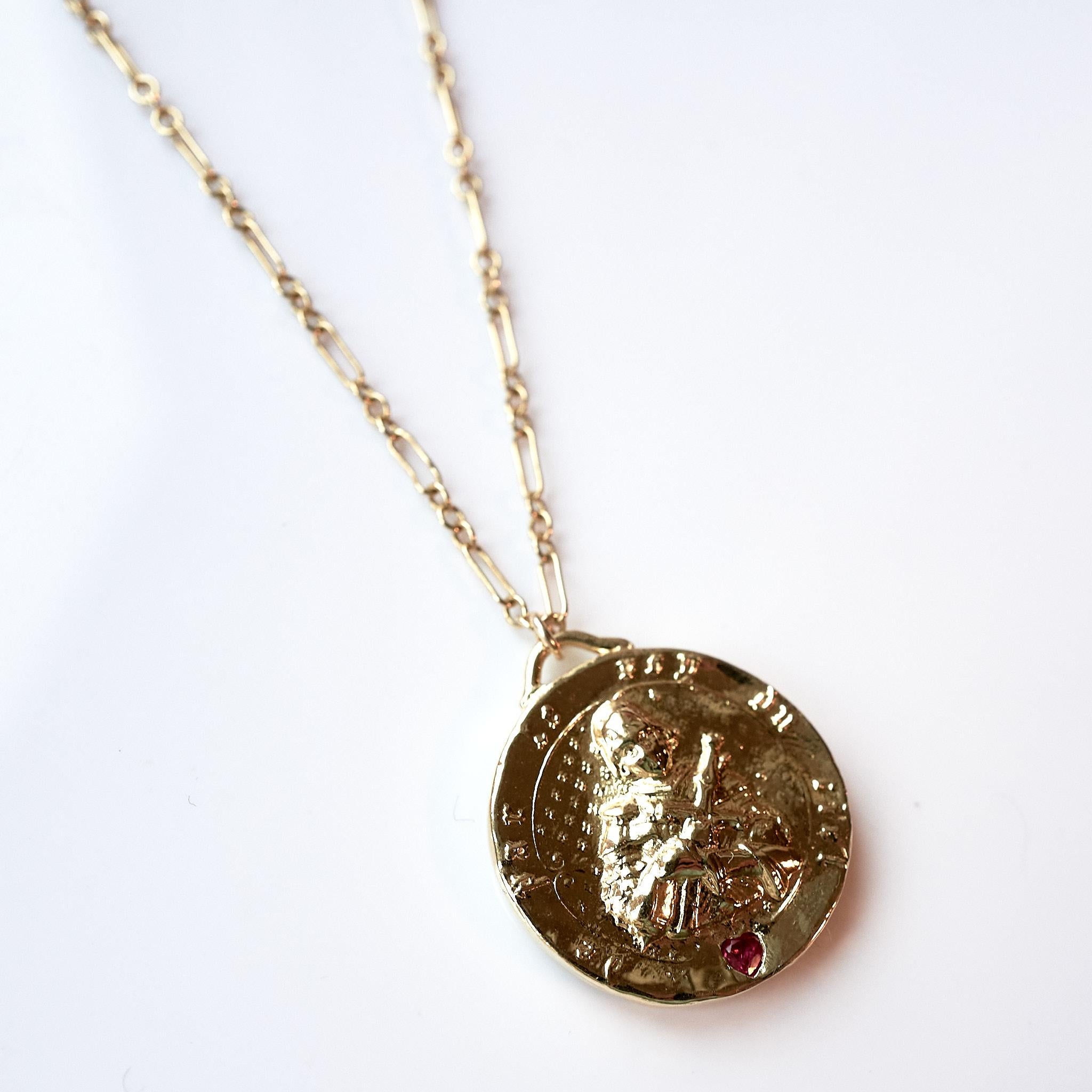Herz-Rubin-Medaille vergoldete Joan of Arc-Halskette J Dauphin im Angebot 6