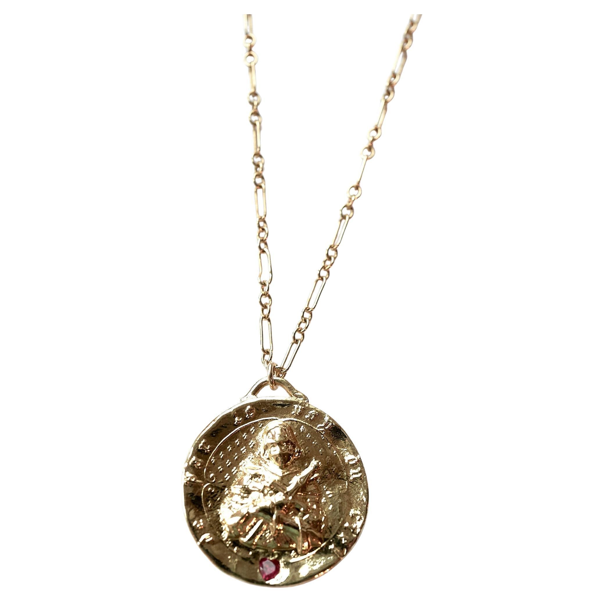 Herz-Rubin-Medaille vergoldete Joan of Arc-Halskette J Dauphin (Zeitgenössisch) im Angebot
