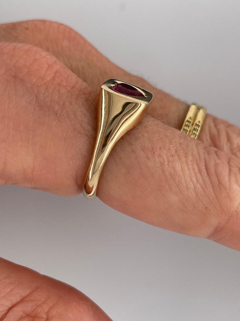 Heart Ruby* Signet Ring in 14ct Yellow Gold 11