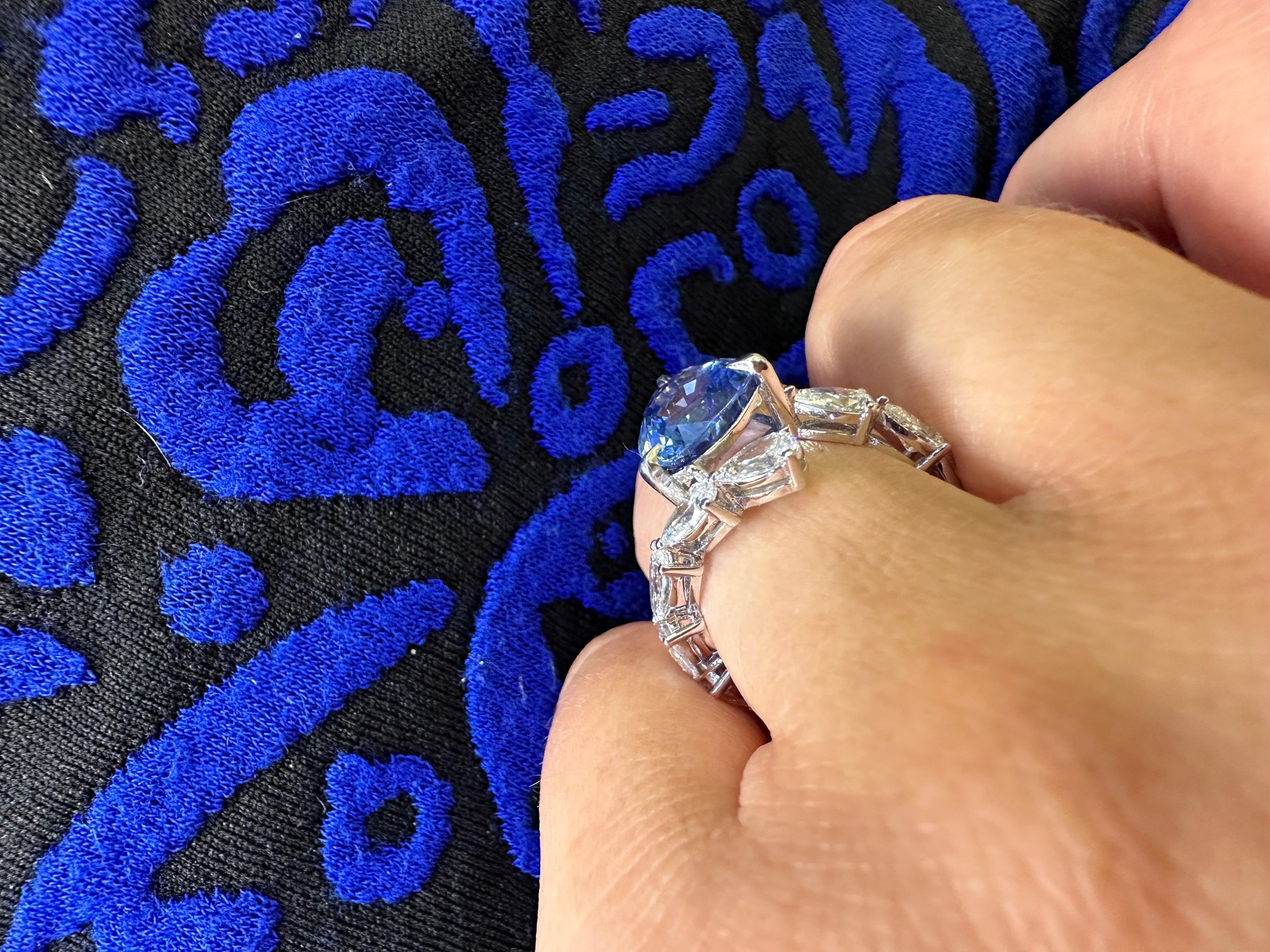 Women's or Men's Heart sapphire engagement ring platinum modern design For Sale