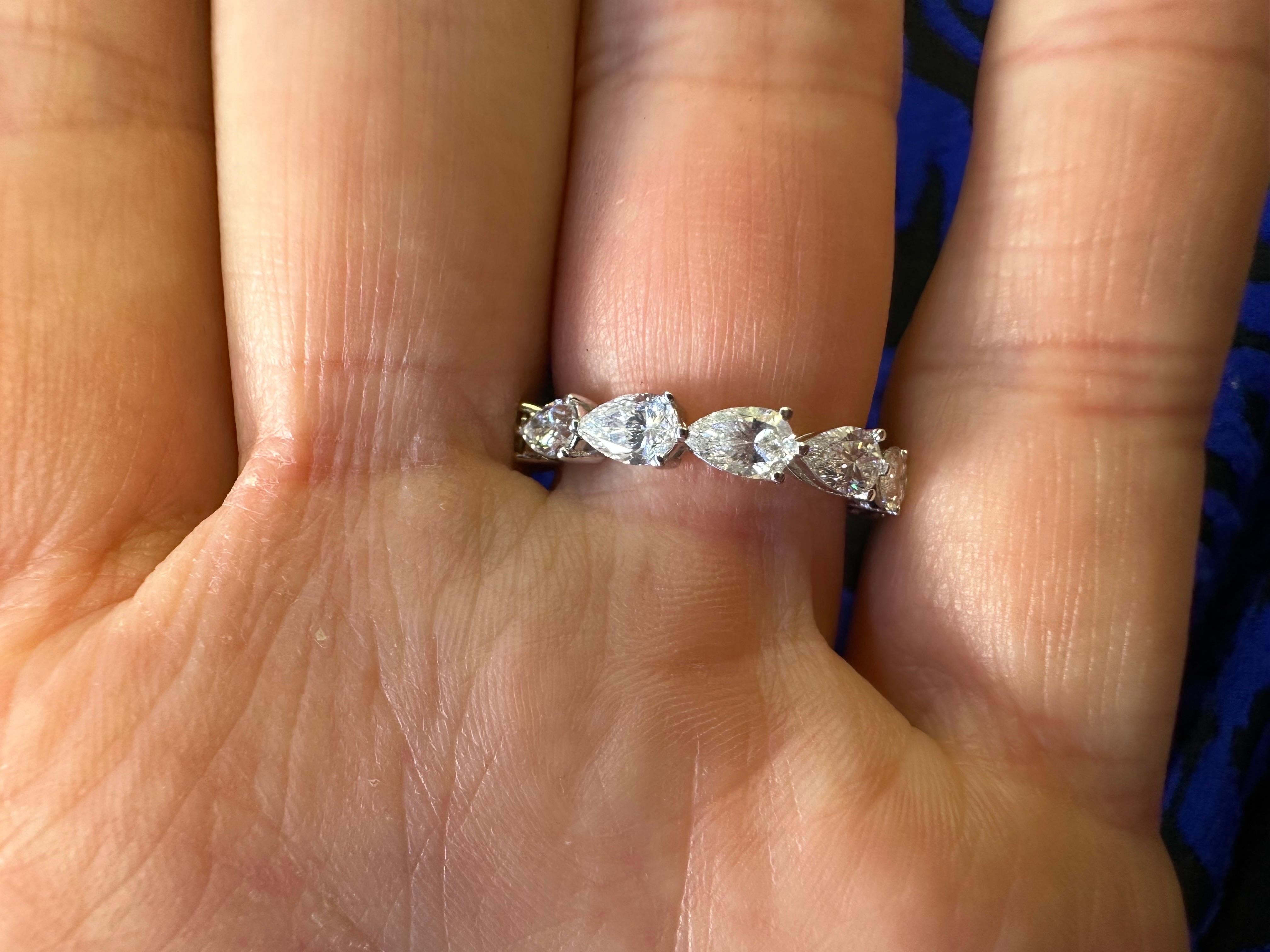 Heart sapphire engagement ring platinum modern design For Sale 3