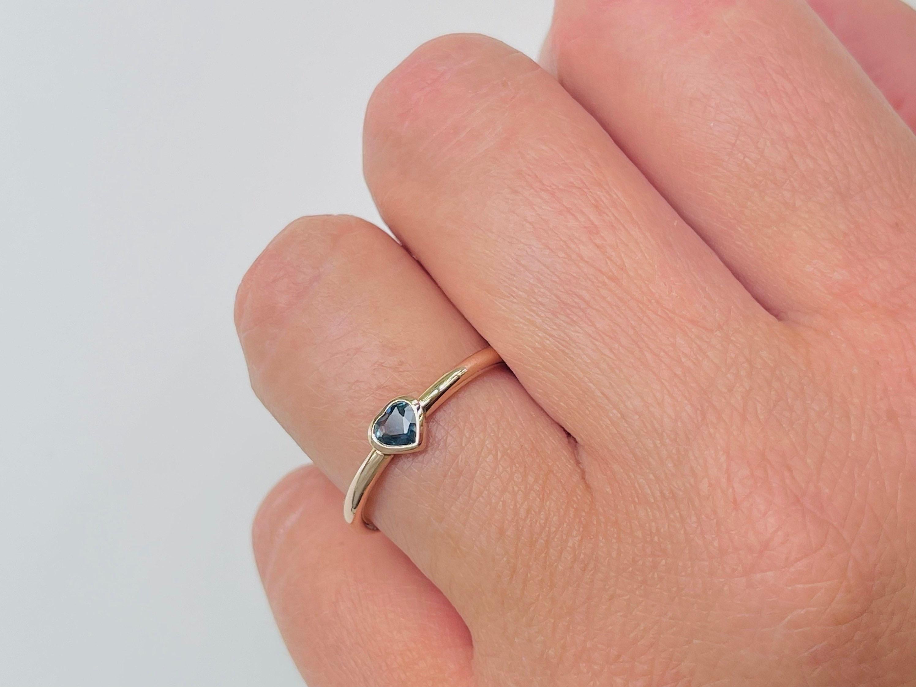 Heart Cut Heart Sapphire Solitaire Ring 18KT yellow gold size 6 For Sale