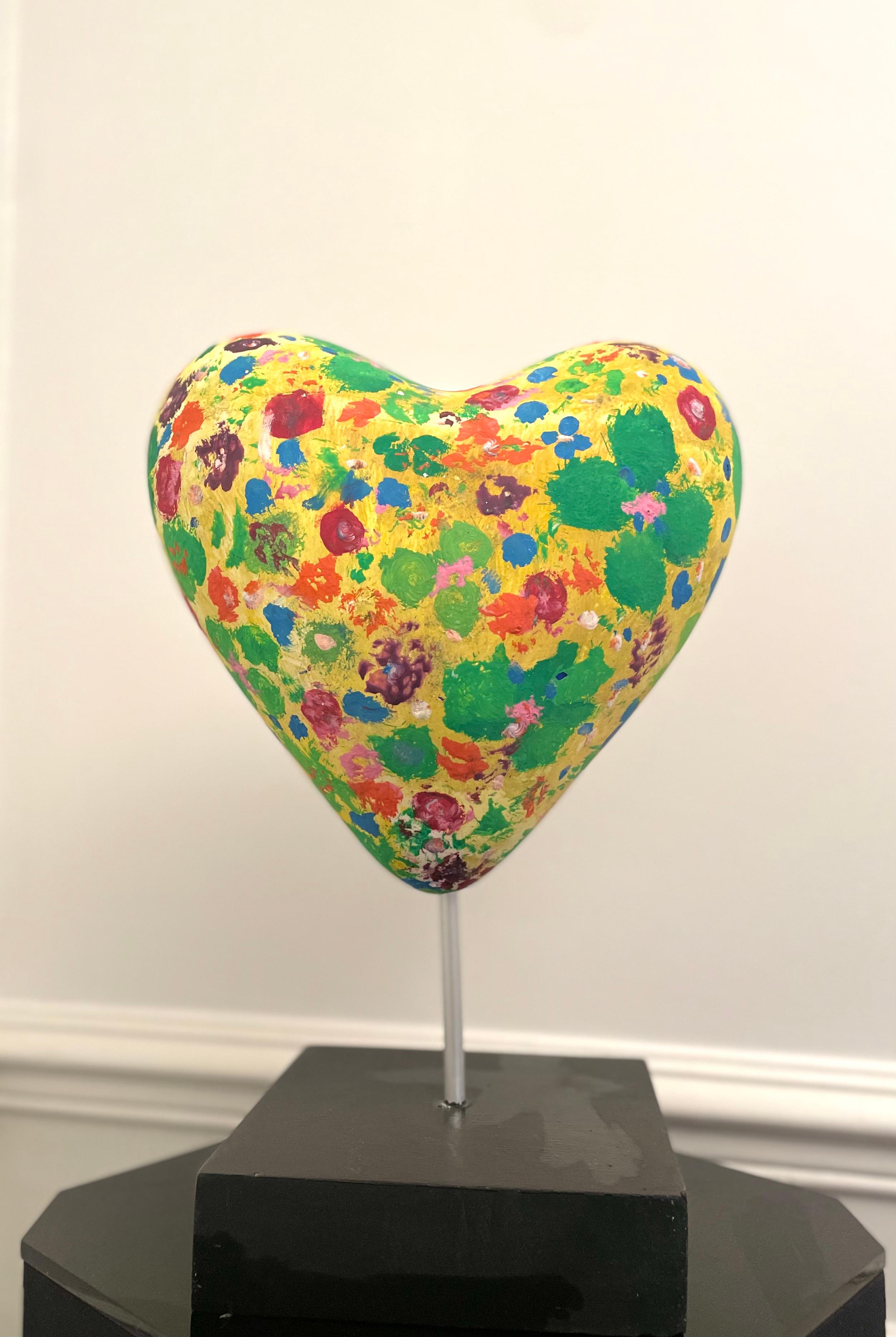 Sculpture de cœur dans le style de Jim Dine
Sculpture cardiaque contemporaine dans le style de l'artiste américain Jim Dine. Non signé, en plâtre peint. De belles couleurs vives, qui rappellent aussi les artistes français Niki de Saint Phalle et