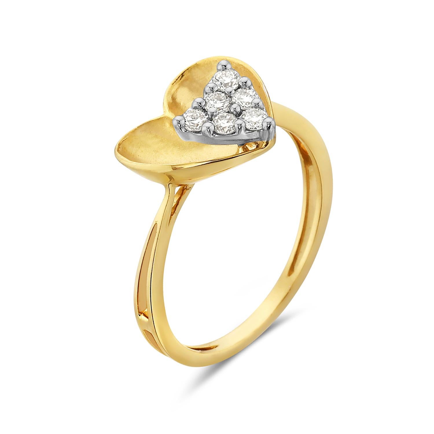 Artisan Bague classique en or jaune 14k en forme de coeur équipée de diamants au centre en vente