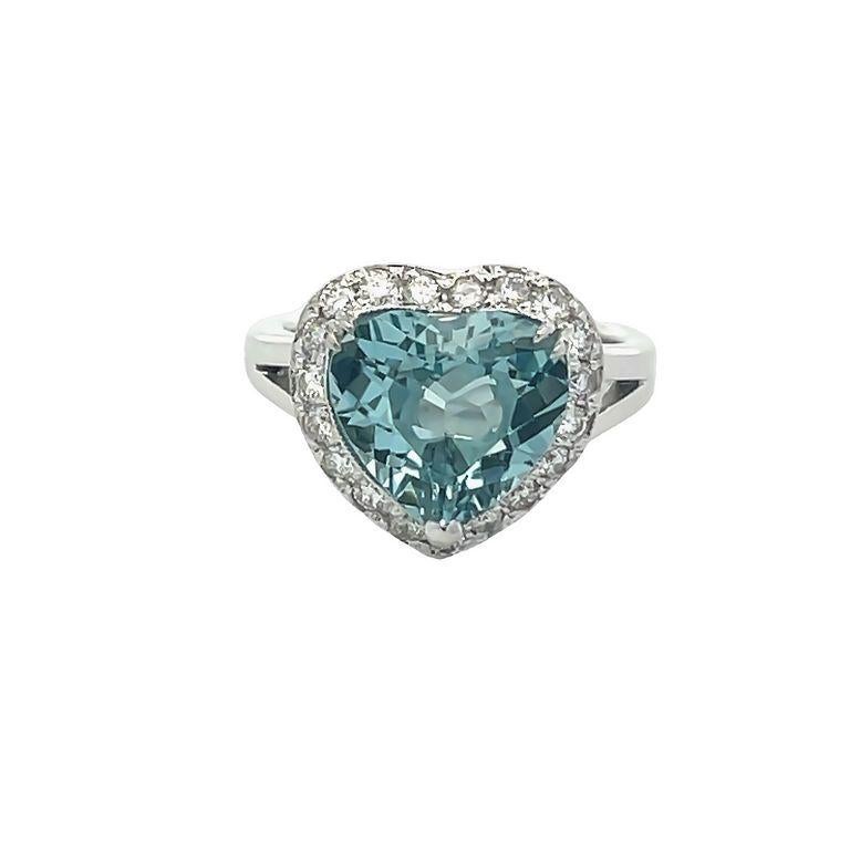 Our heart-shaped ring will undoubtedly captivate your heart with its stunning aquamarine gemstone that glimmers with every movement. The centerpiece of this magnificent ring features a remarkable 3.30 carat aquamarine that is elegantly surrounded by