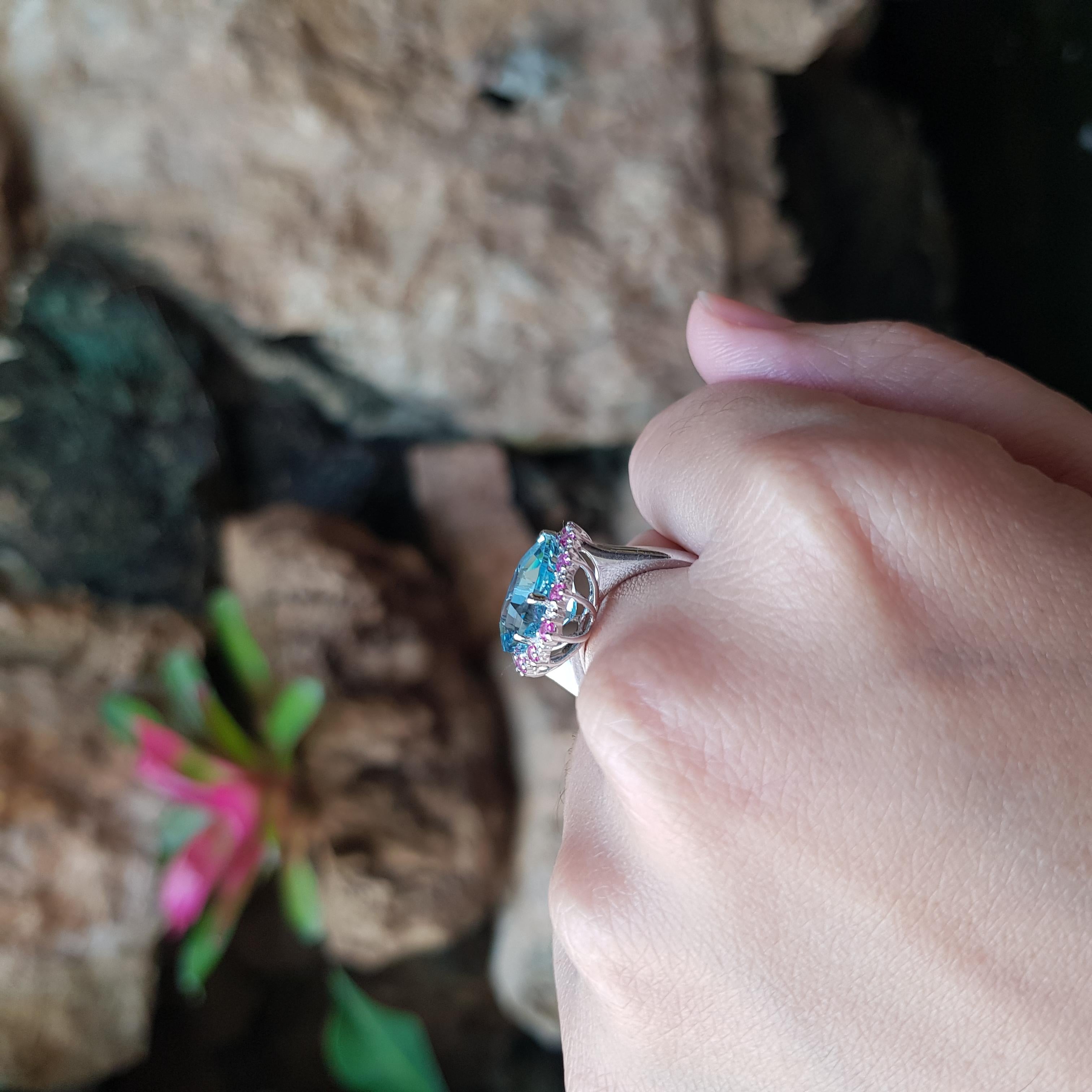 Anello a forma di cuore con acquamarina, zaffiro rosa e diamante in oro bianco 18 carati In condizioni Nuovo in vendita a Bangkok, TH